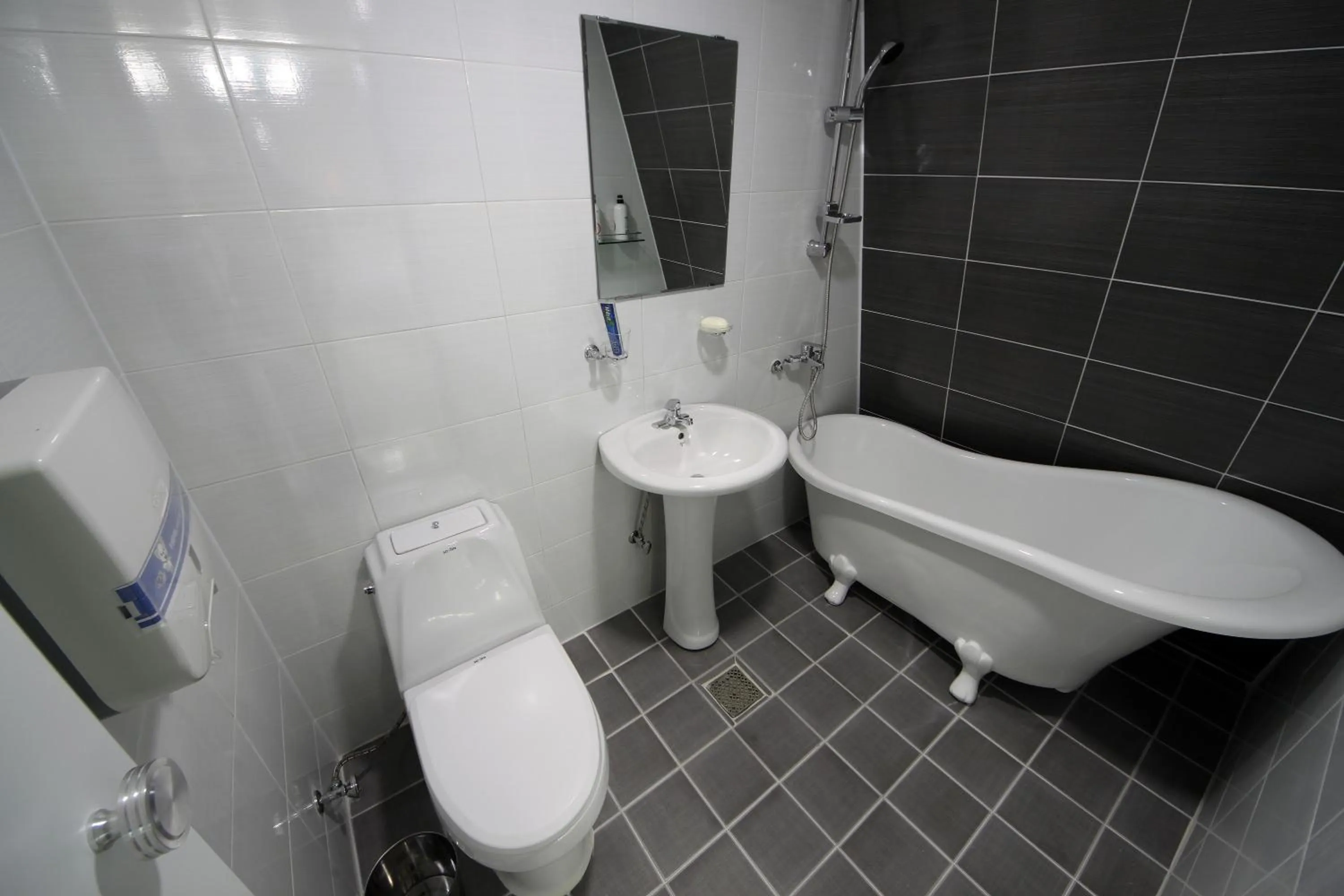 Toilet in Ekonomy Hotel Incheon