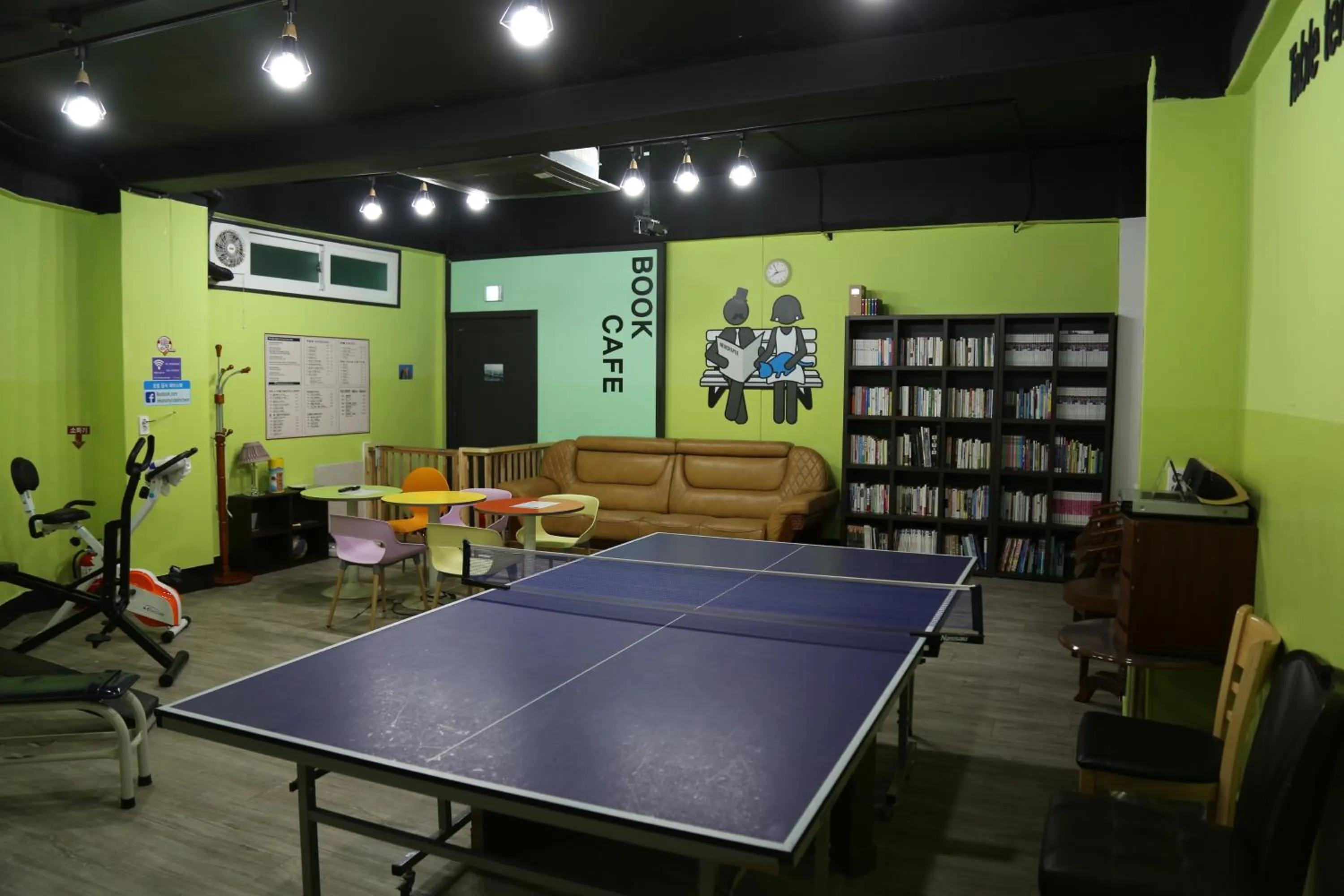Table tennis in Ekonomy Hotel Incheon