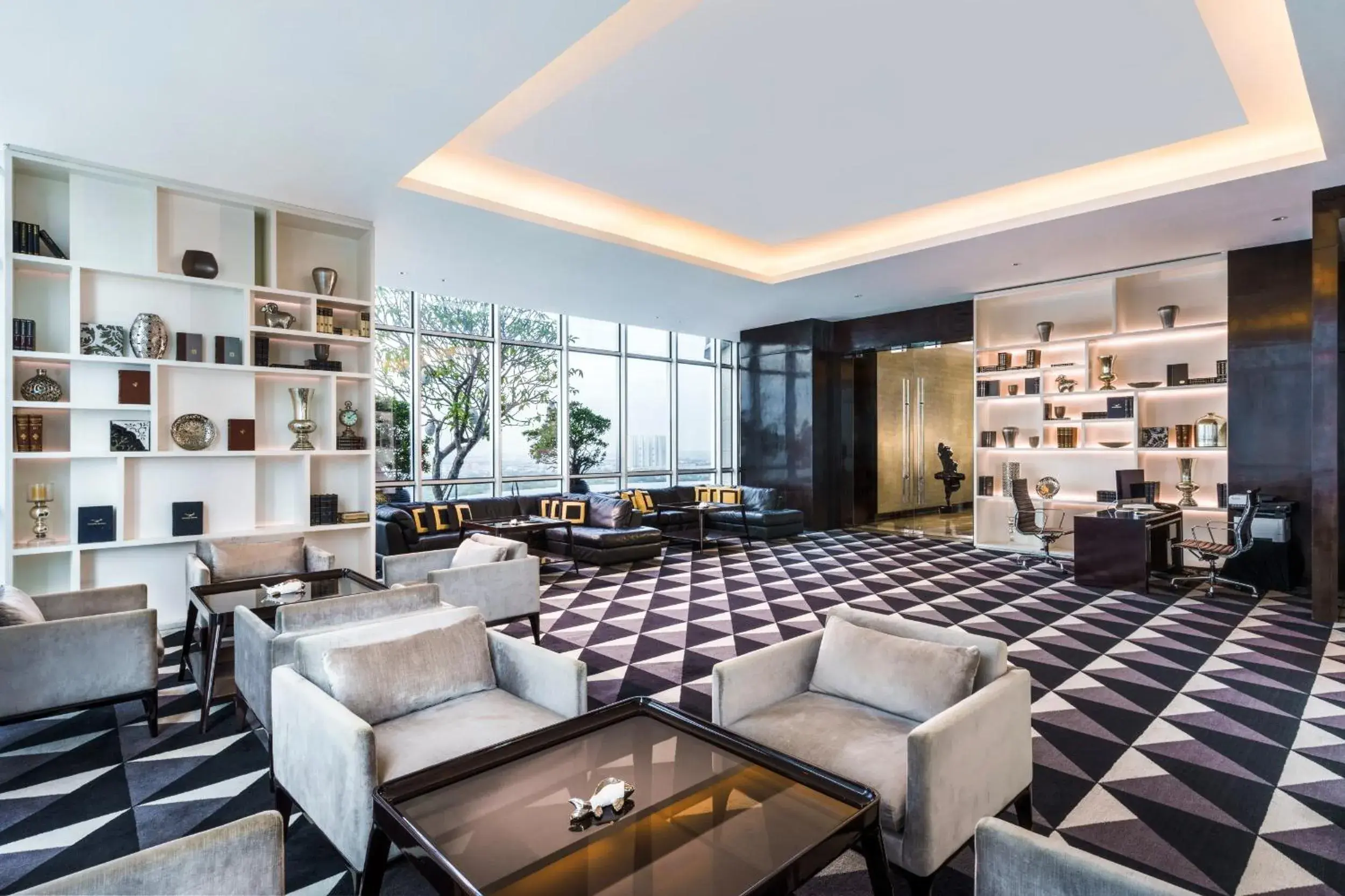 Lounge or bar in Hotel Ciputra World Surabaya managed by Swiss-Belhotel International Lounge or bar in Hotel Ciputra World Surabaya managed by Swiss-Belhotel International