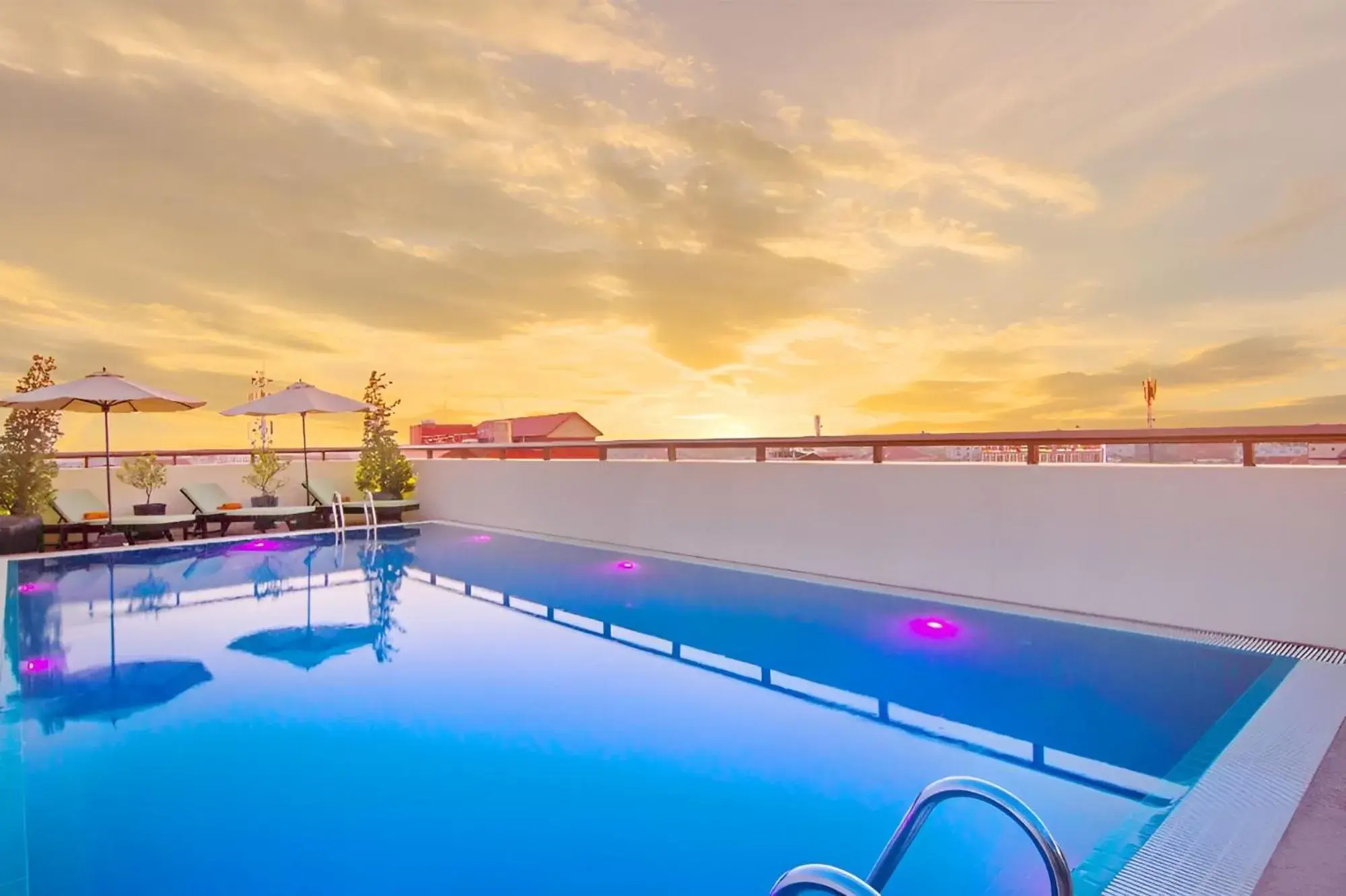 Swimming pool in Cheathata CTS Hotel Siem Reap Swimming pool in Cheathata CTS Hotel Siem Reap