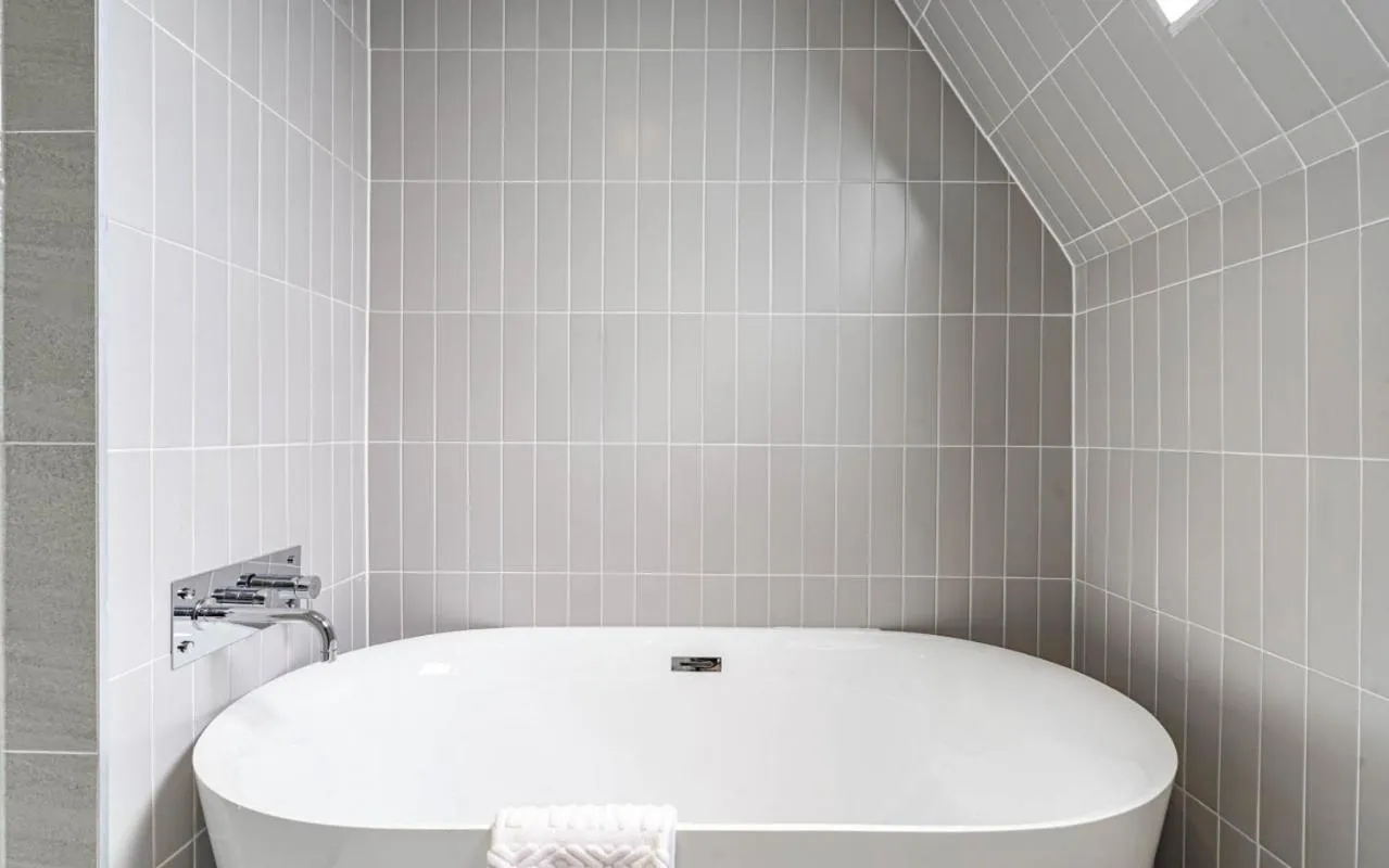 Shower in Haeundae The Van Hotel