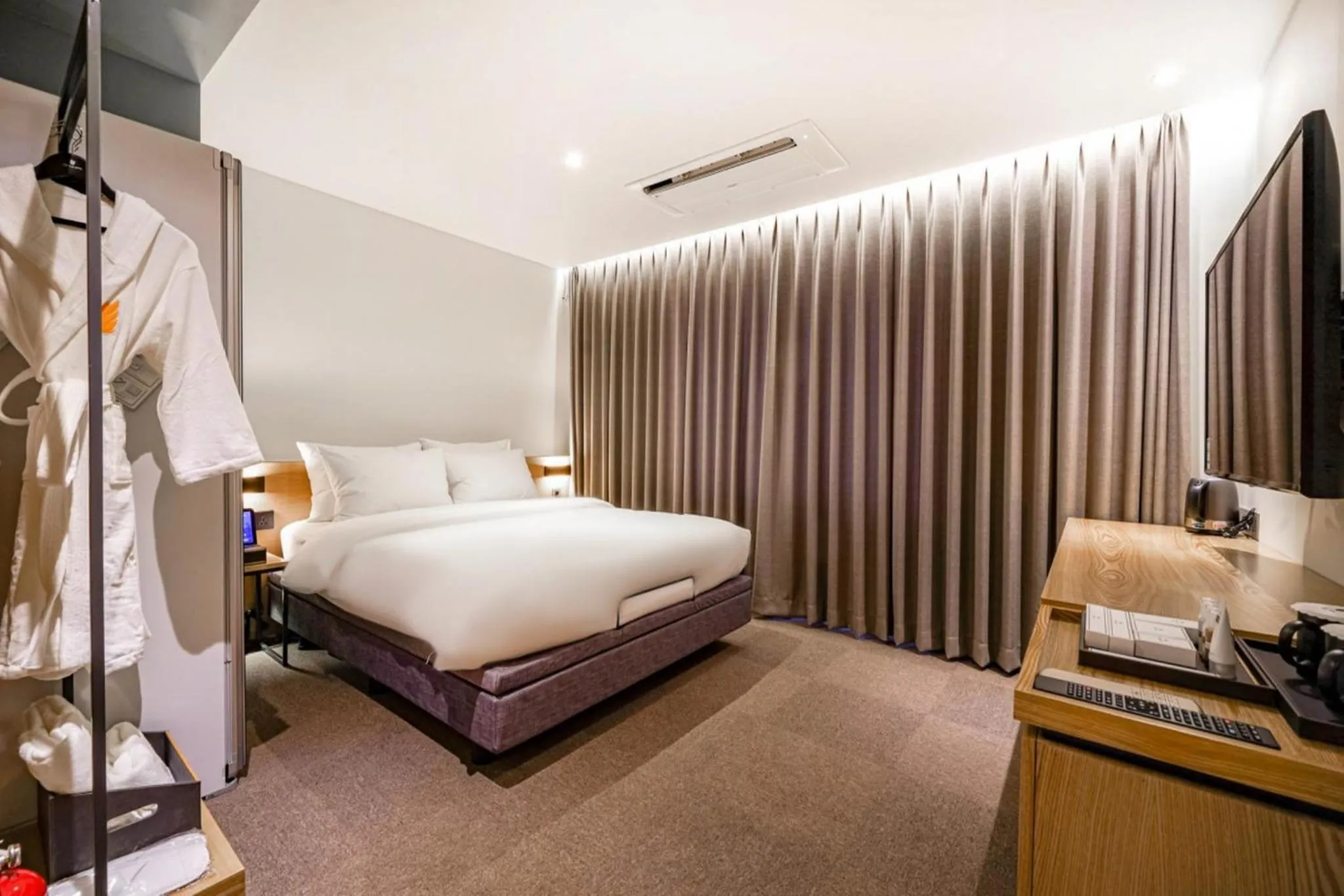 Bedroom, Bed in Haeundae The Van Hotel