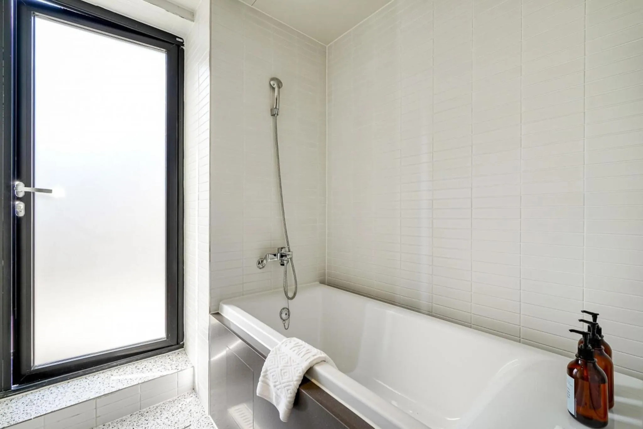 Bath in Haeundae The Van Hotel