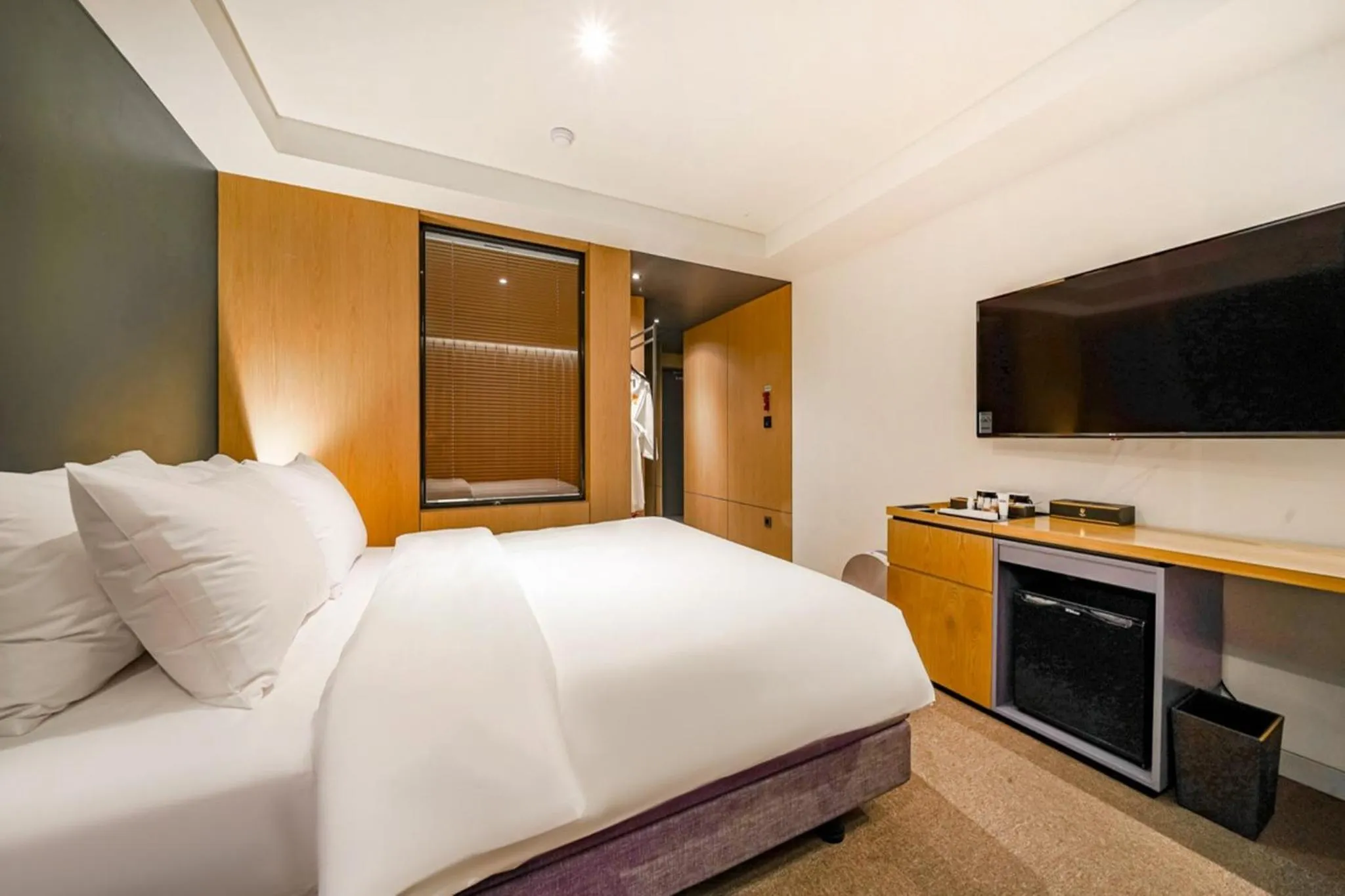 Bedroom, Bed in Haeundae The Van Hotel