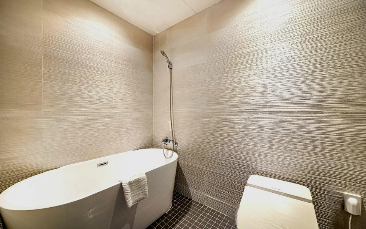 Shower in Haeundae The Van Hotel