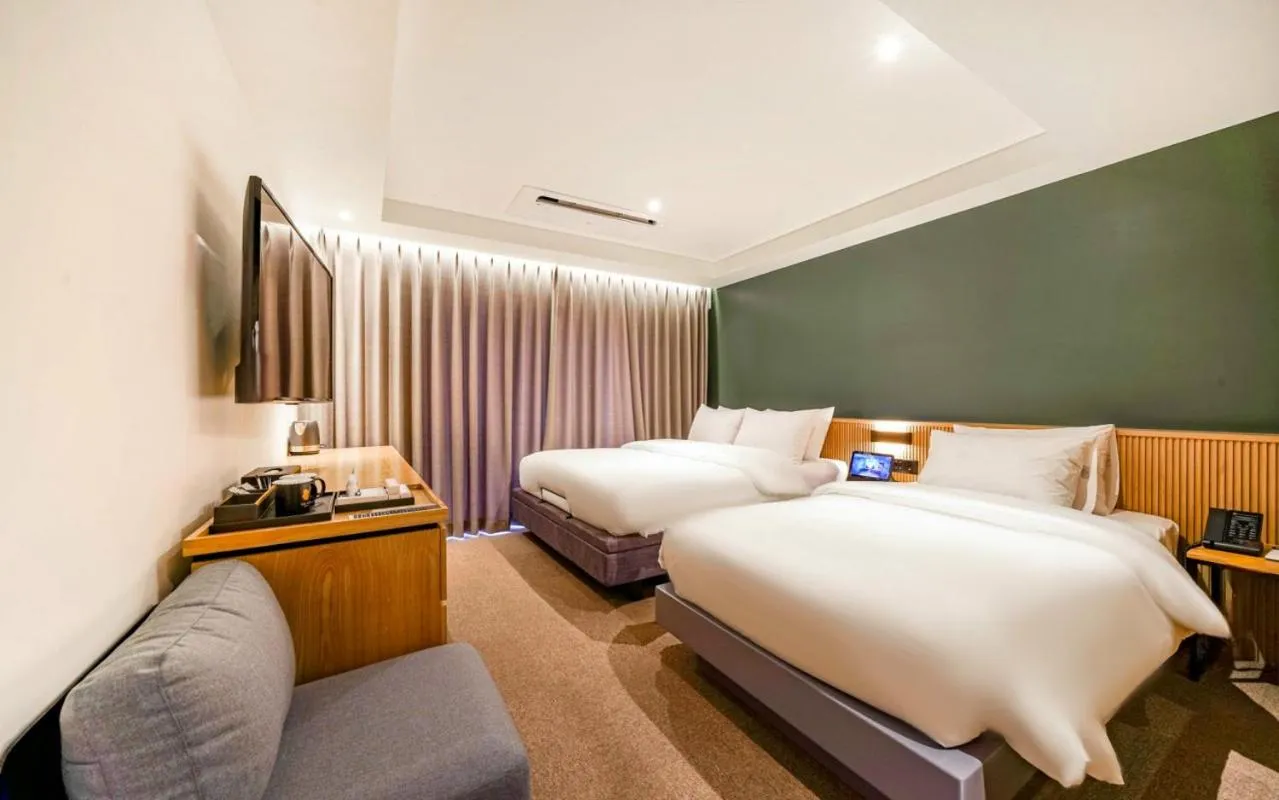 Bed in Haeundae The Van Hotel