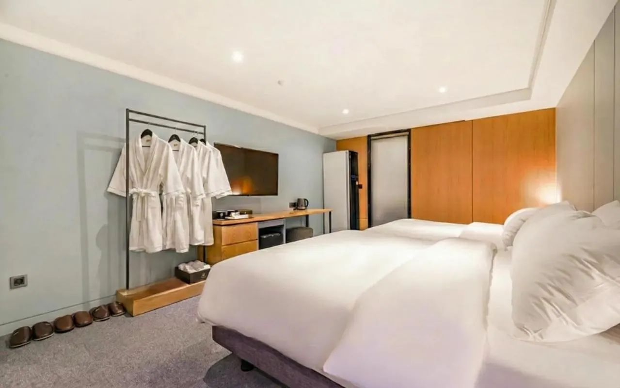 Bed in Haeundae The Van Hotel