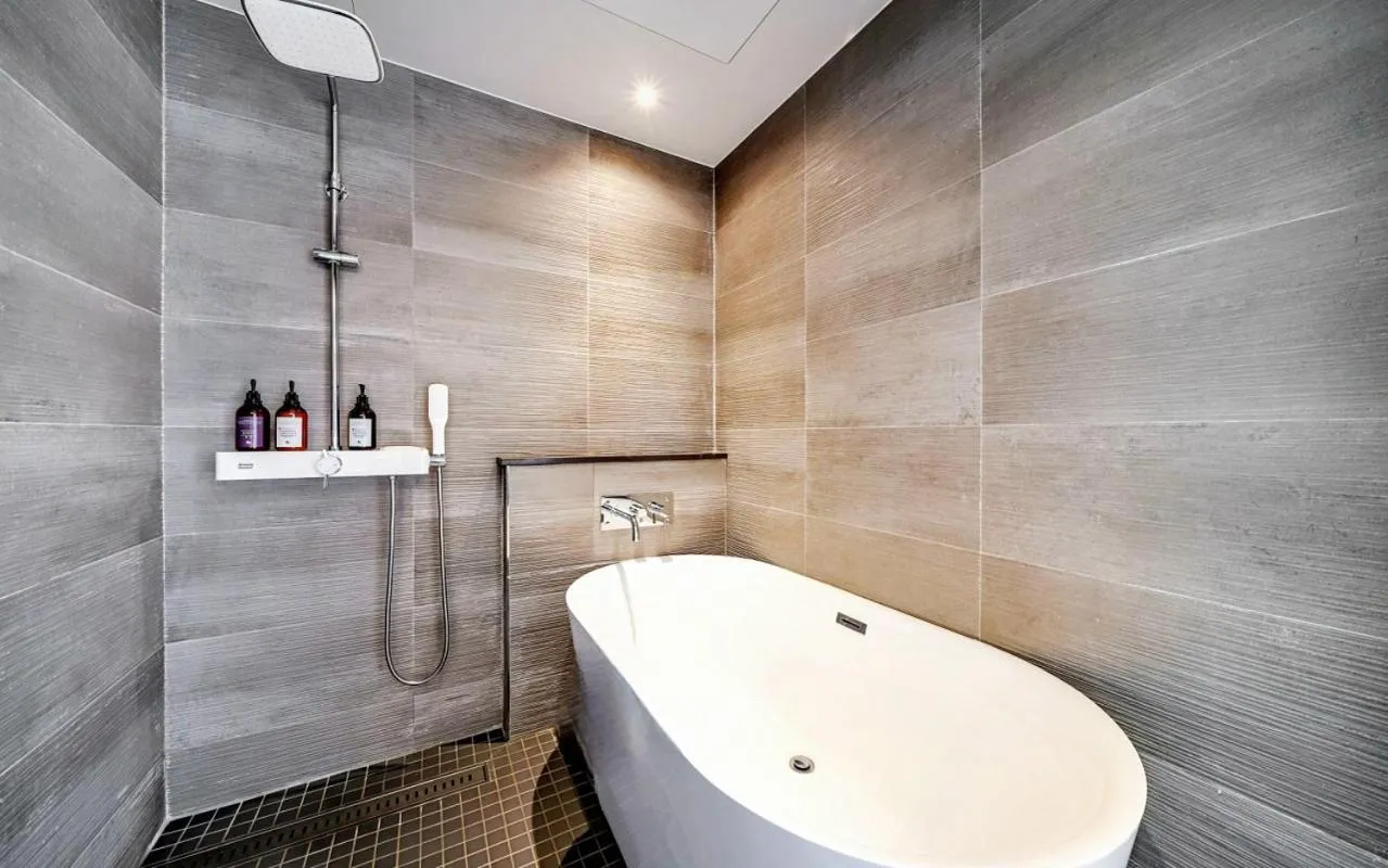 Shower in Haeundae The Van Hotel