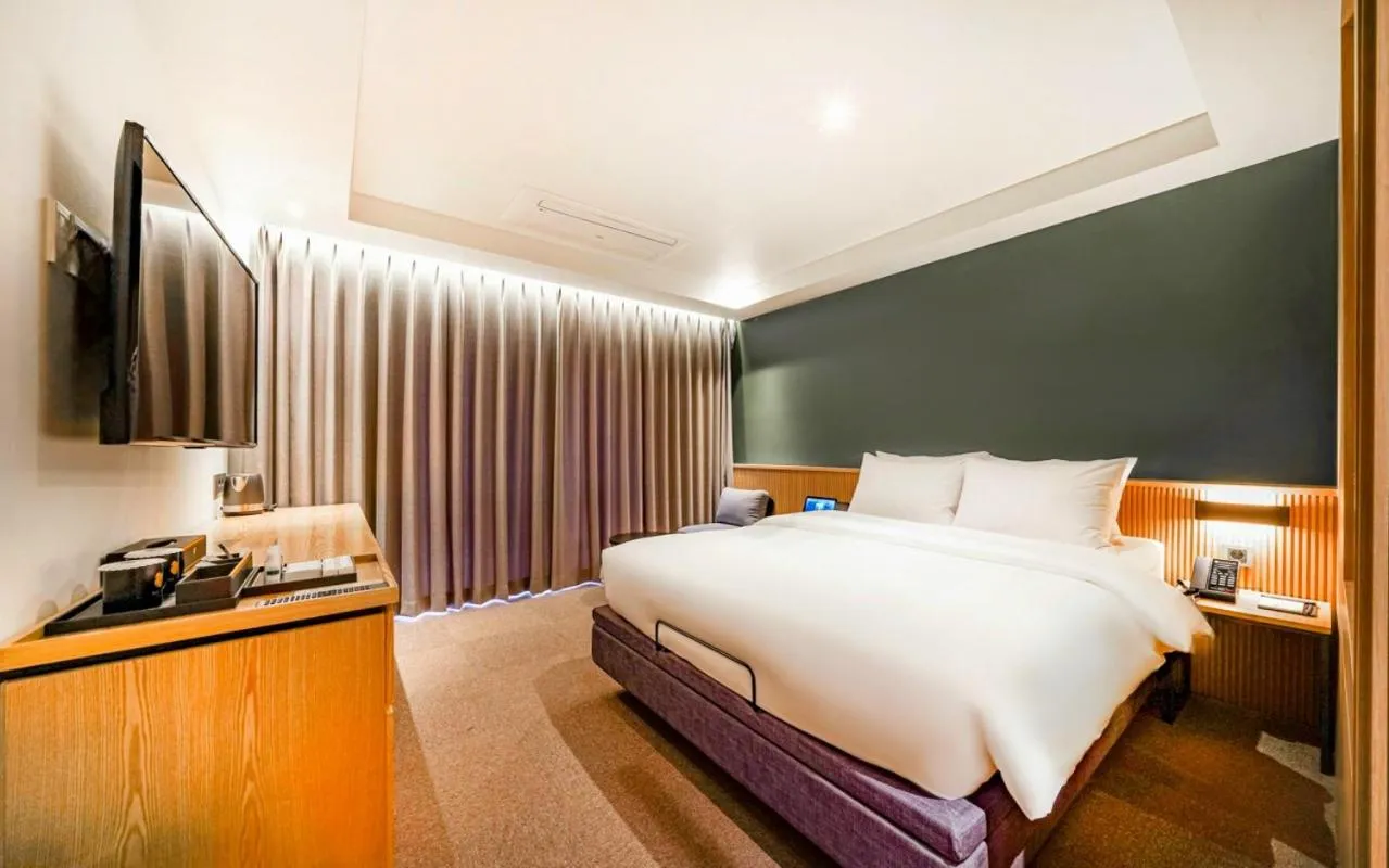 Bed in Haeundae The Van Hotel