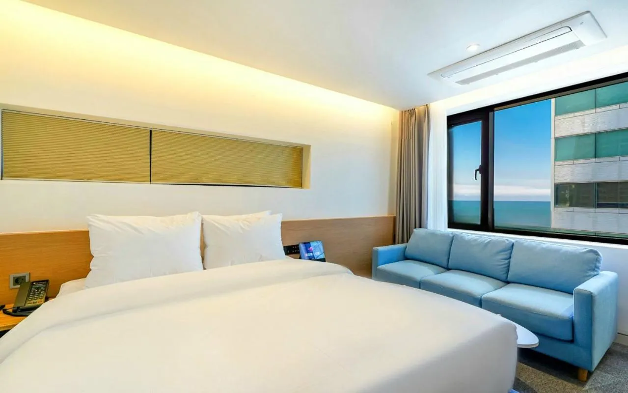 Bed in Haeundae The Van Hotel