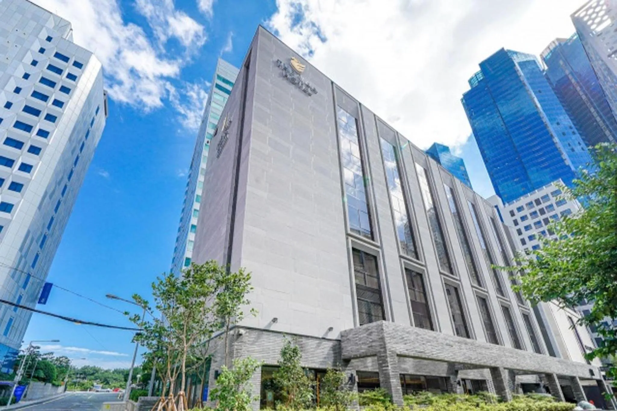 Property building in Haeundae The Van Hotel