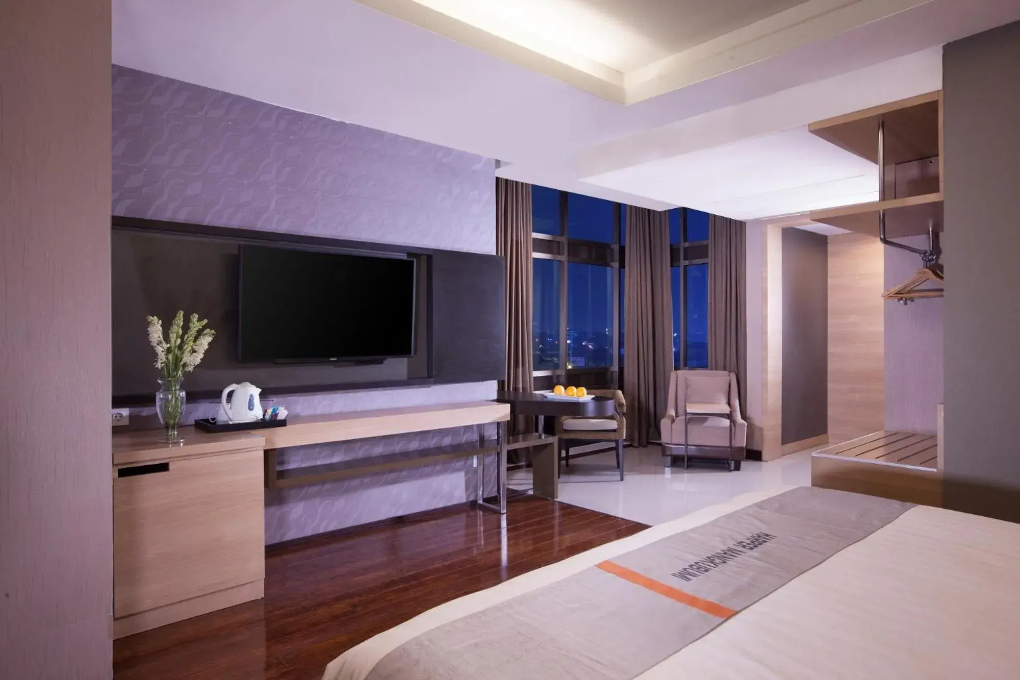 TV and multimedia, Bed in Harper Malioboro Yogyakarta by ASTON TV and multimedia, Bed in Harper Malioboro Yogyakarta by ASTON