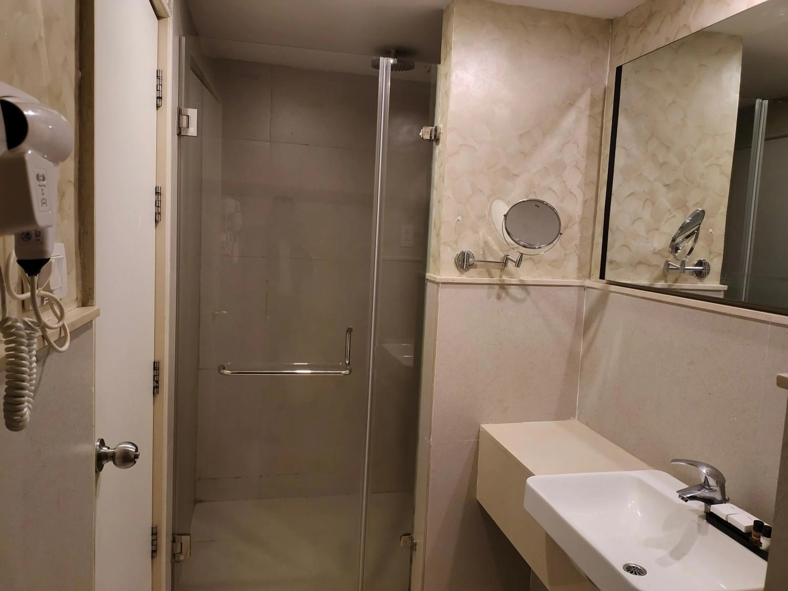 Shower in Hotel Indriya Wayanad