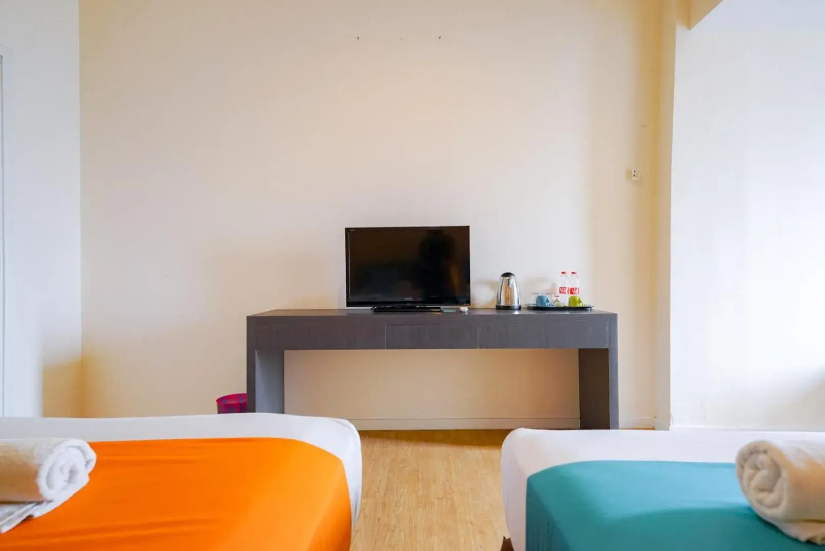 Deluxe Twin Room in Sans Sunset Point Seminyak Deluxe Twin Room in Sans Sunset Point Seminyak