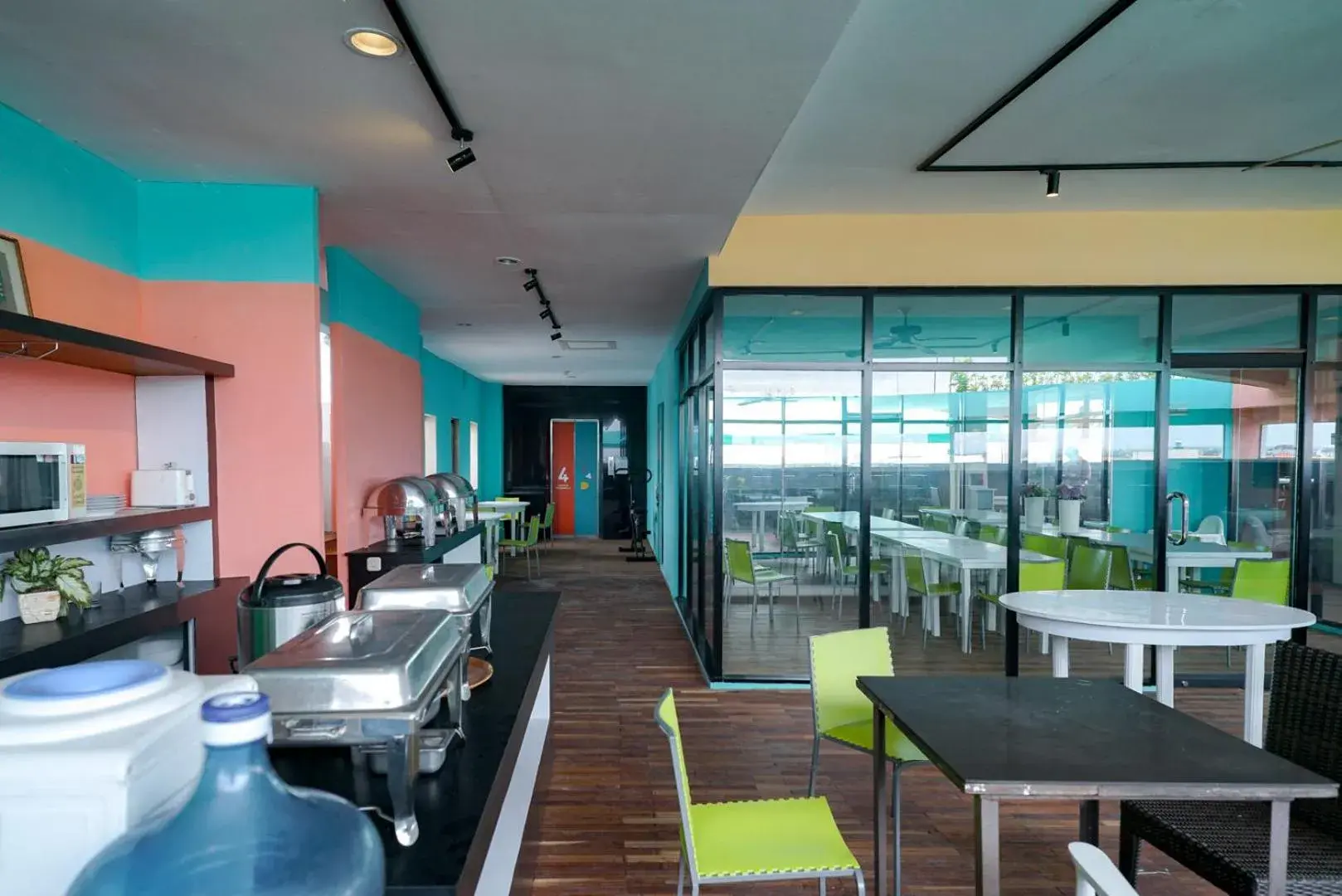 Restaurant/places to eat in Sans Sunset Point Seminyak Restaurant/places to eat in Sans Sunset Point Seminyak