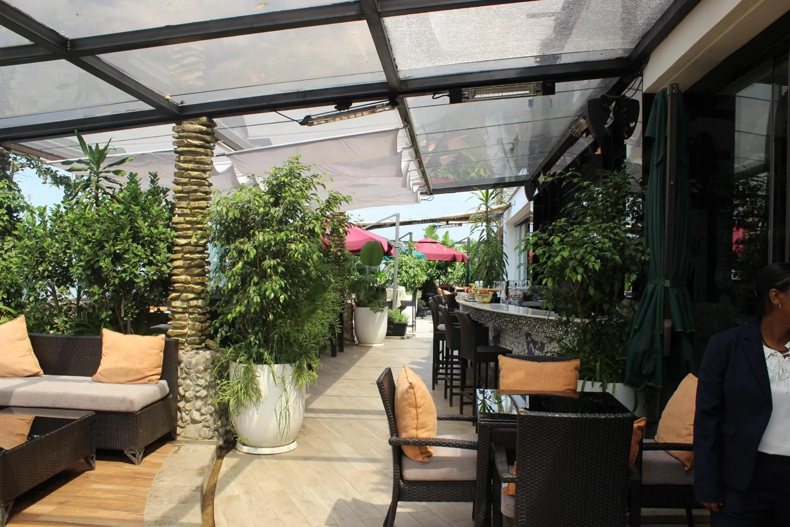 Restaurant/places to eat in Monarch Hotel