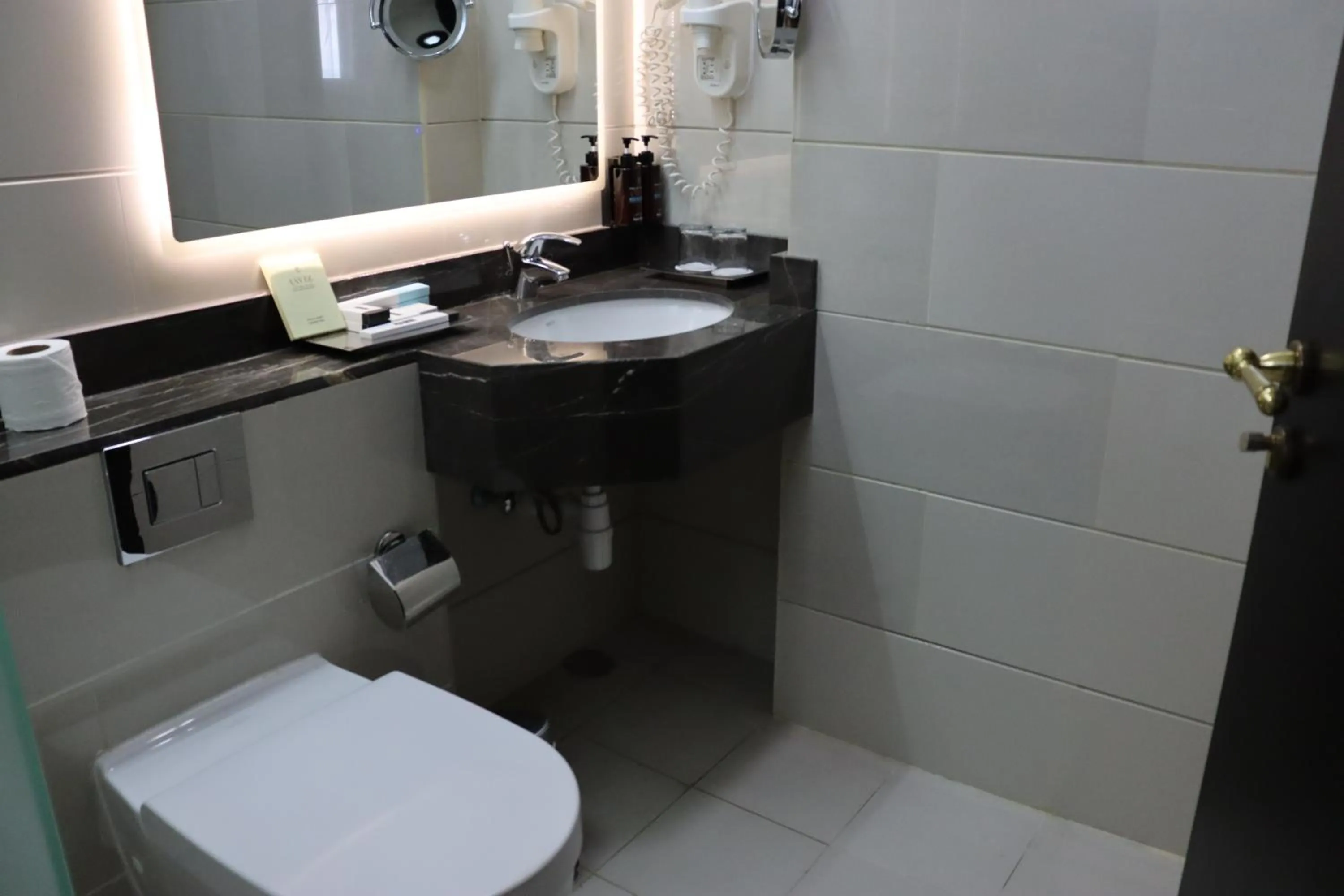 Bathroom in Raviz Center Point Hotel