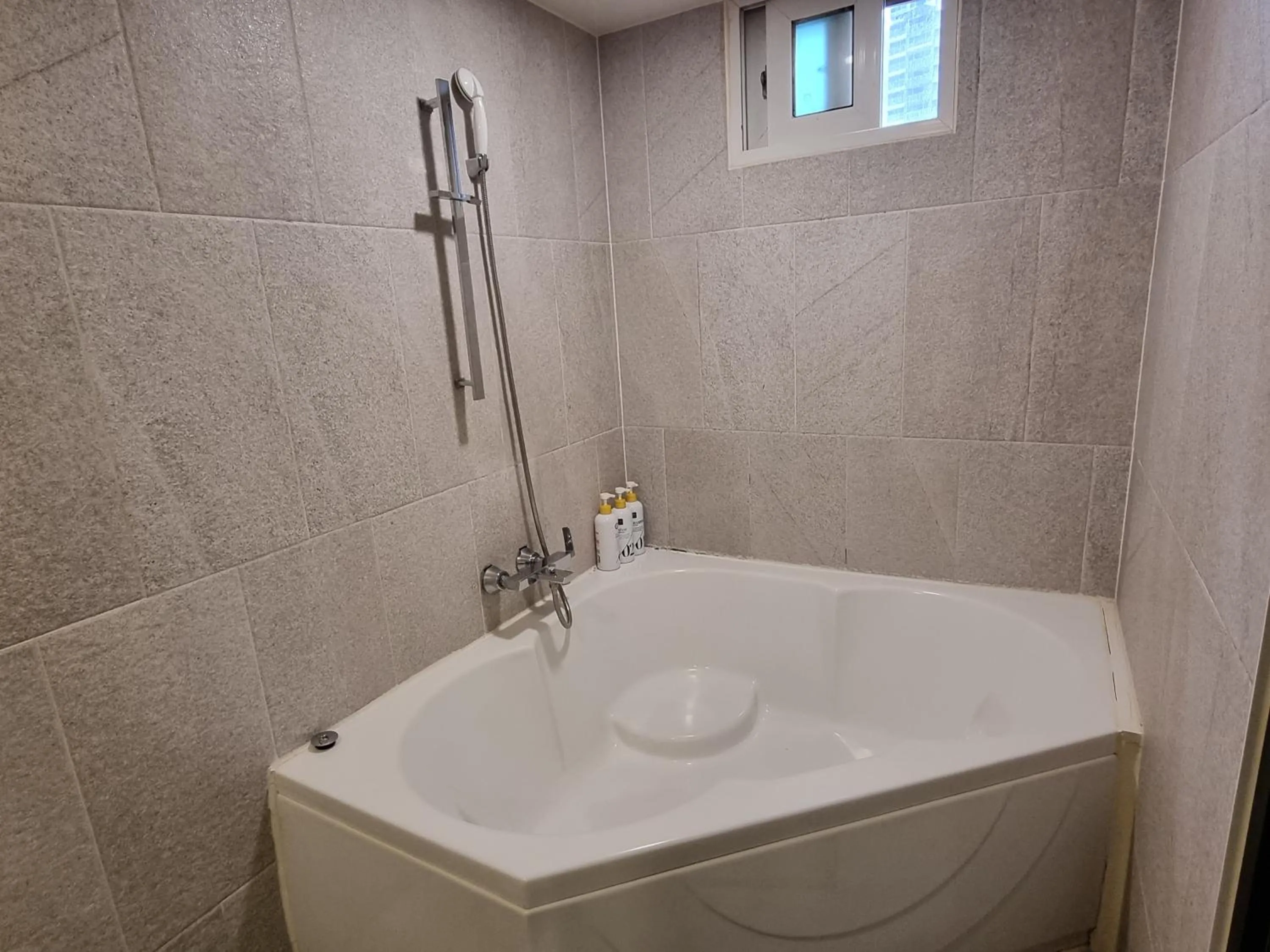 Bath in Jamsil Funny Hotel