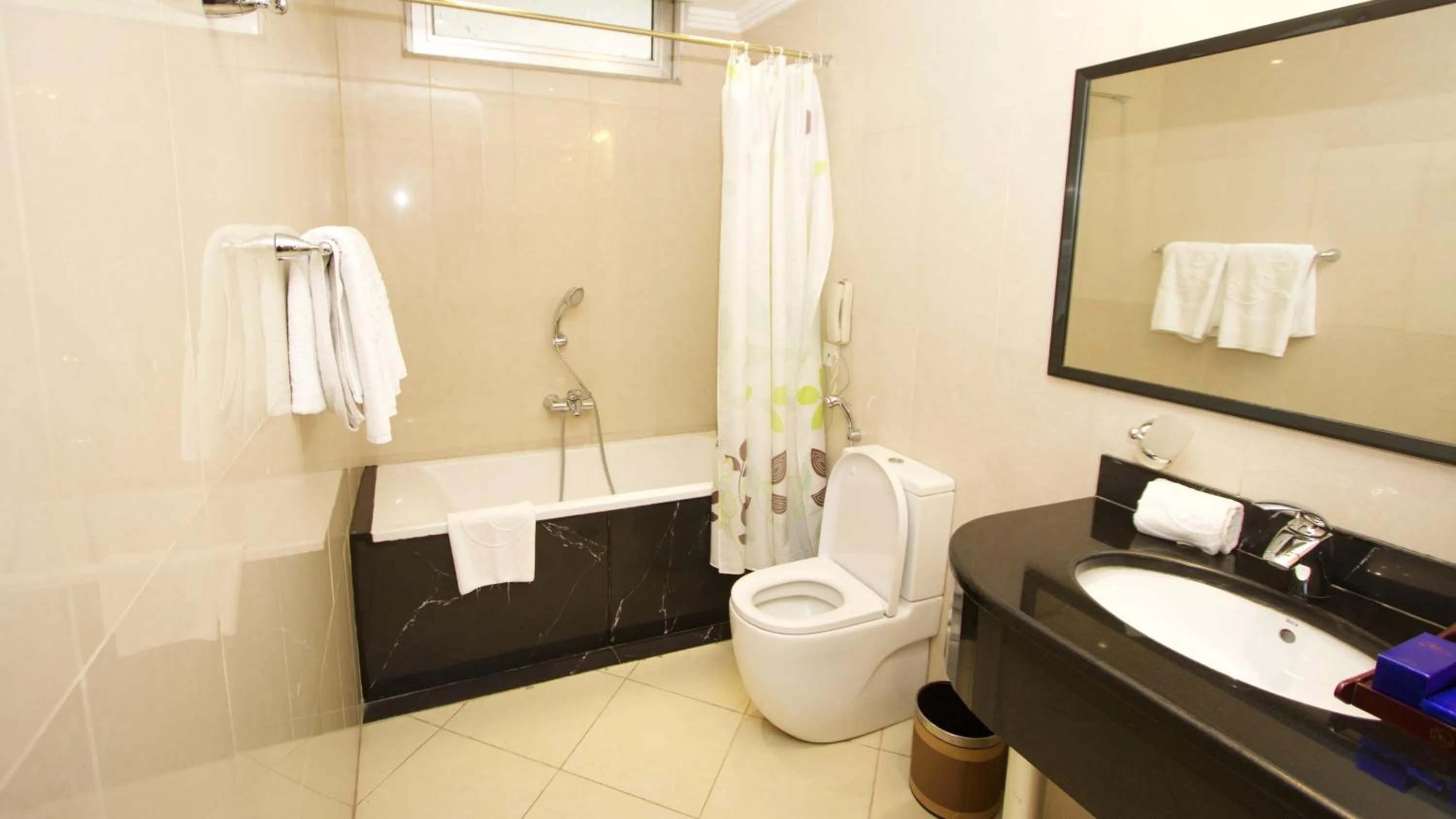 Toilet in Elilly International Hotel