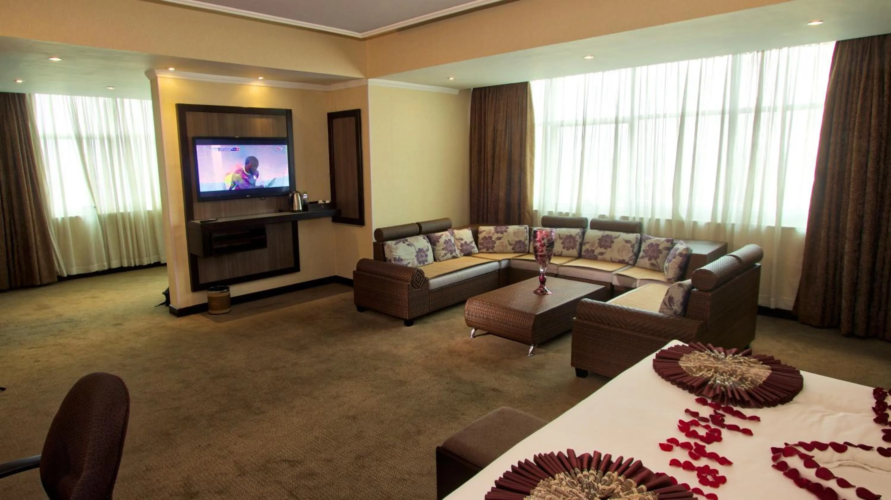 TV and multimedia, Bed in Elilly International Hotel