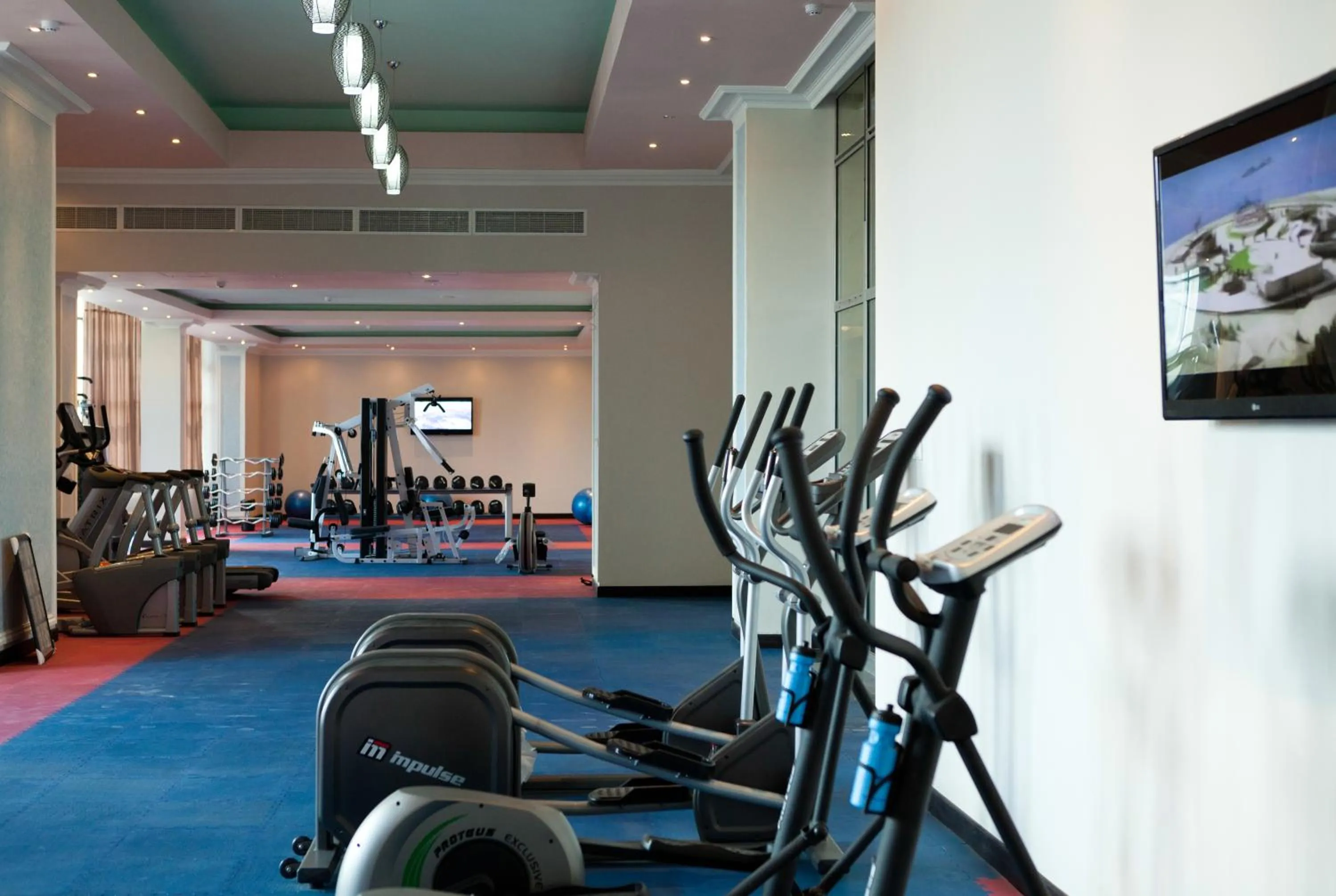 Fitness centre/facilities in Elilly International Hotel