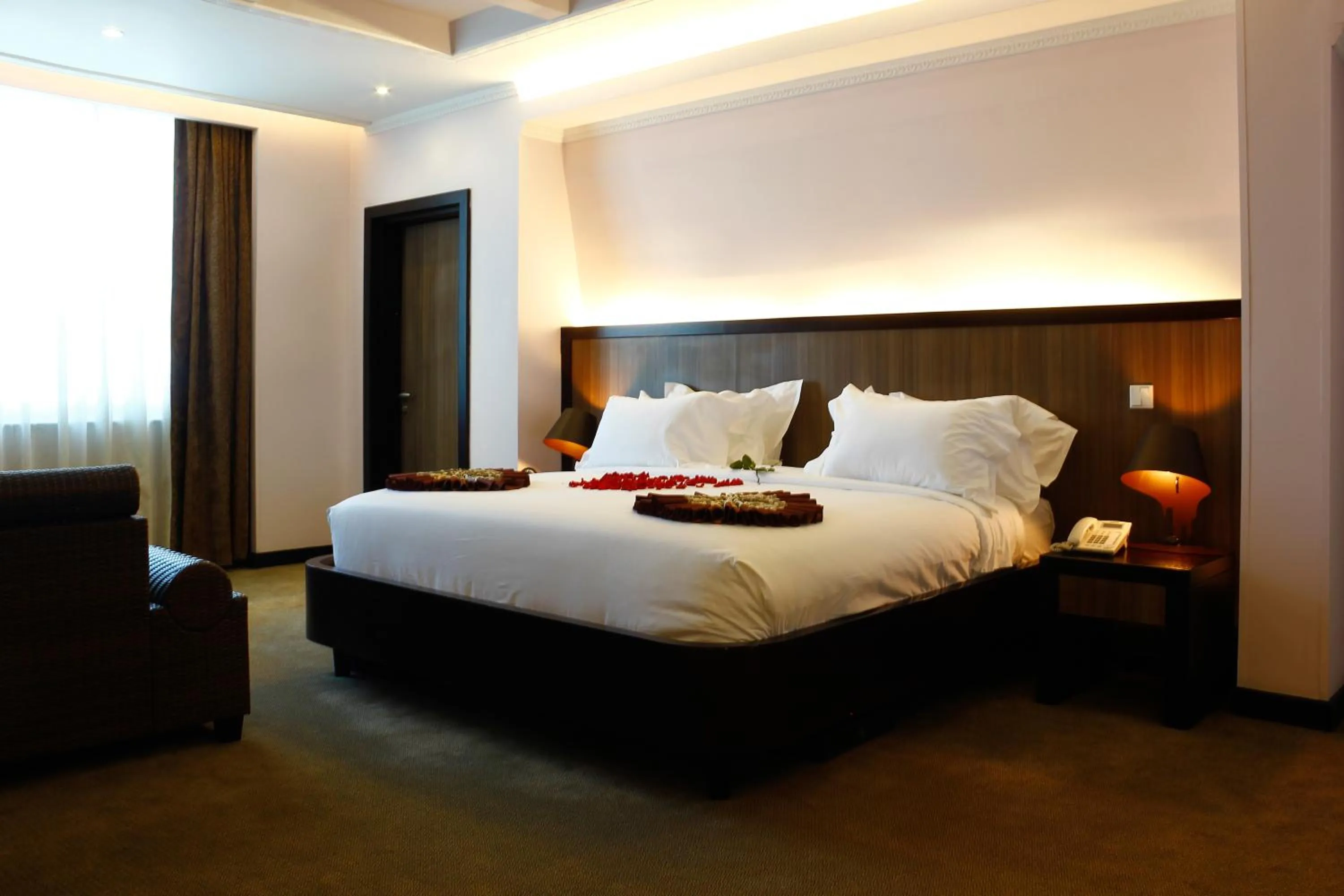 Bedroom, Bed in Elilly International Hotel