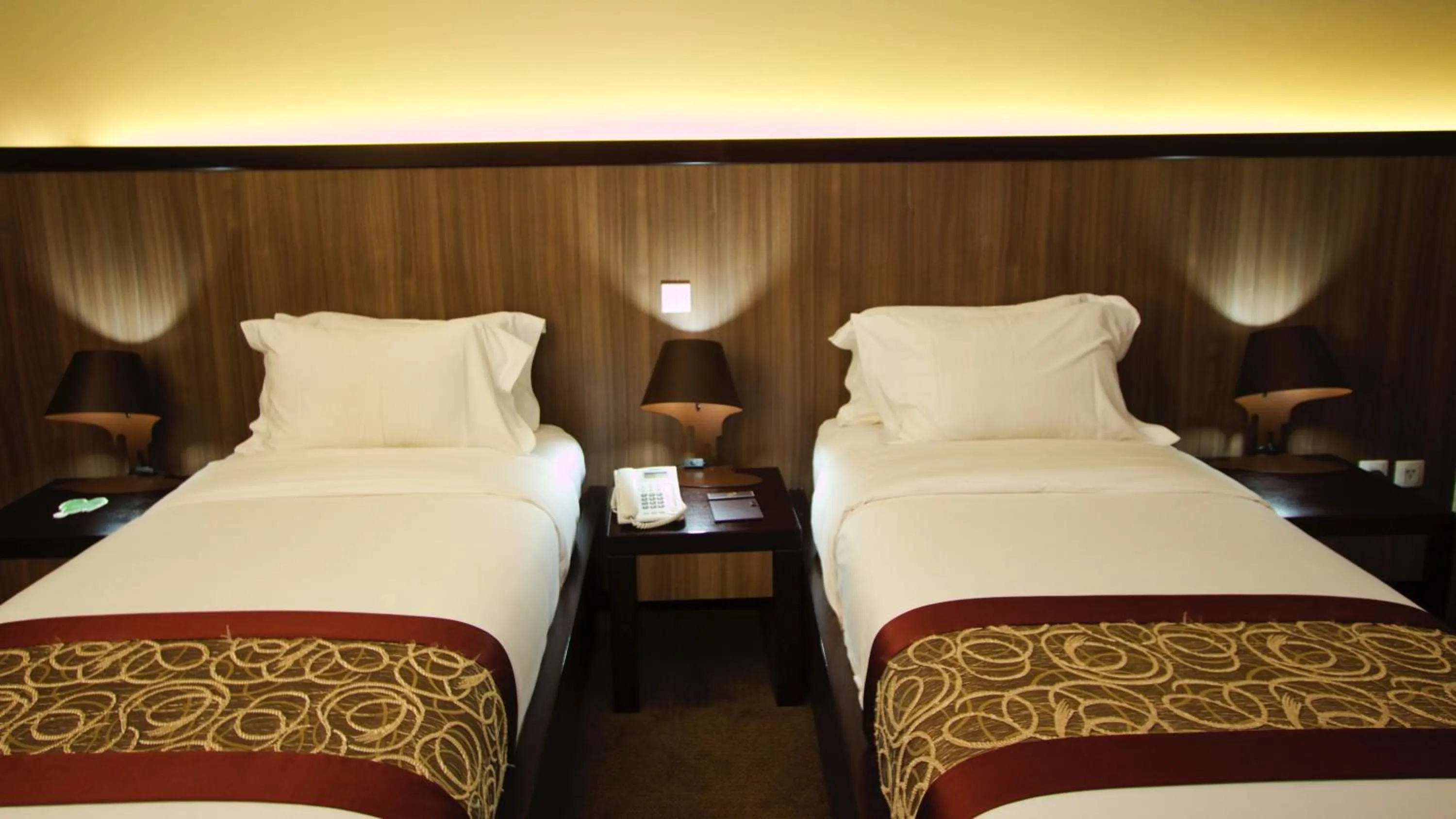 Bed in Elilly International Hotel