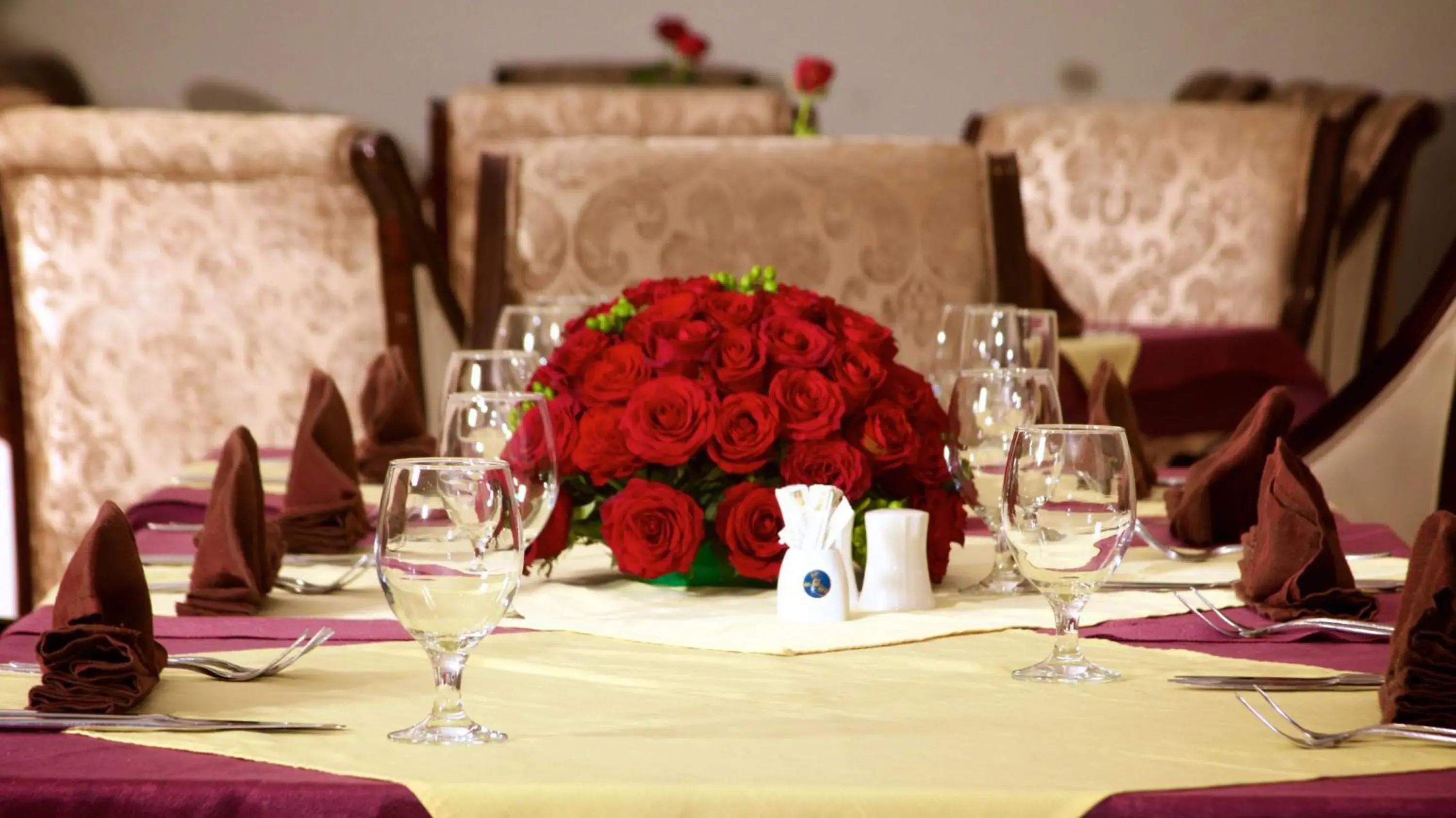 Restaurant/places to eat in Elilly International Hotel Restaurant/places to eat in Elilly International Hotel