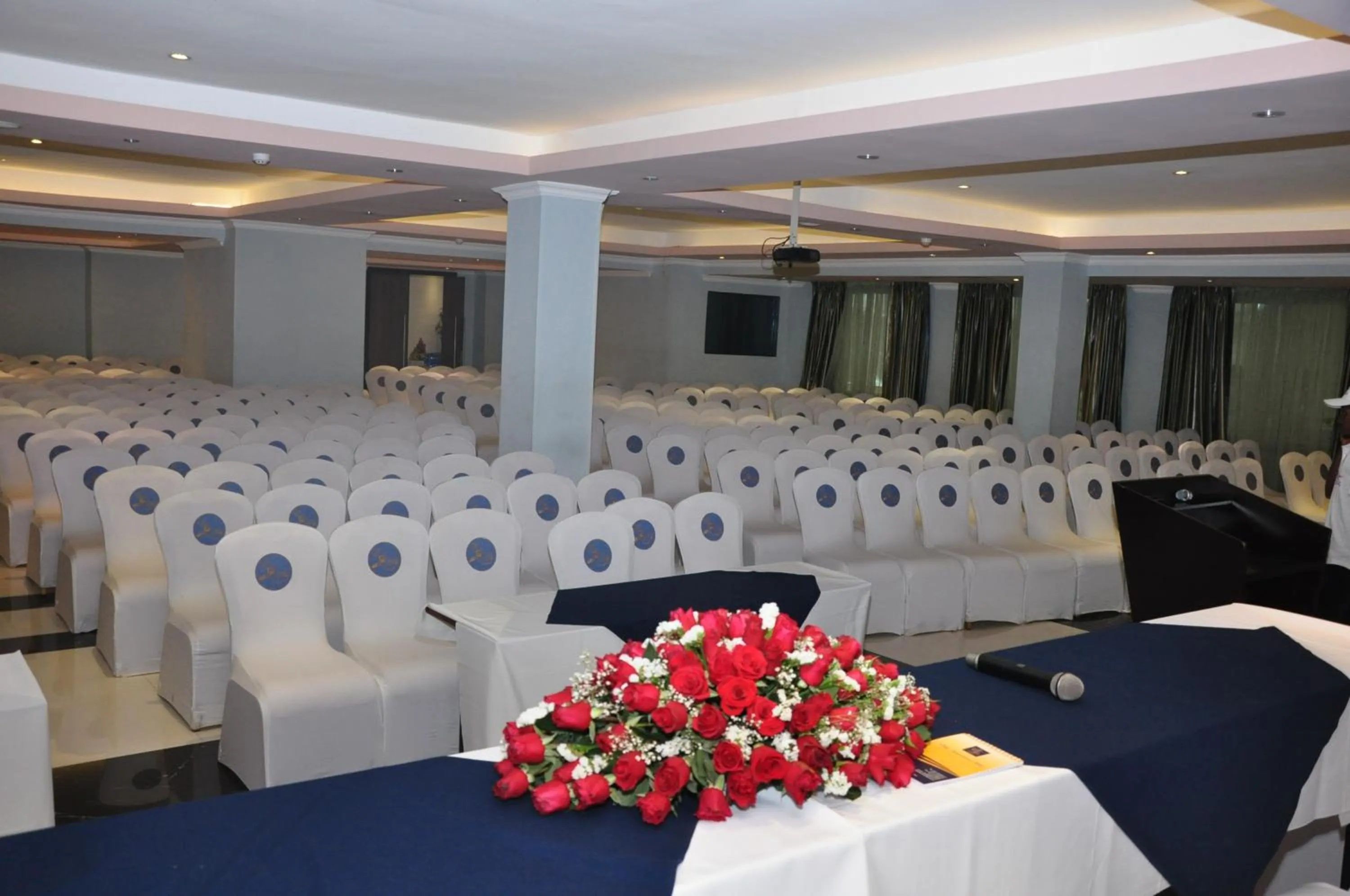 Business facilities in Elilly International Hotel