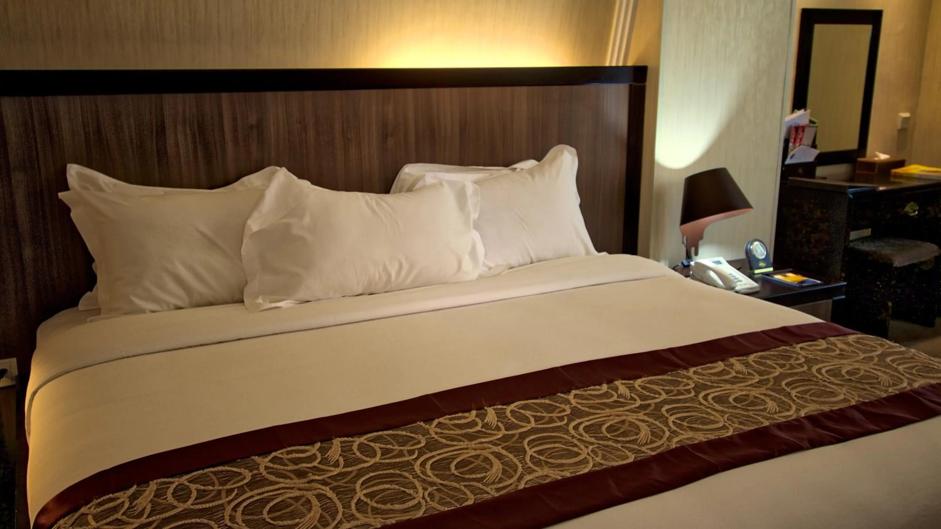 Bed in Elilly International Hotel