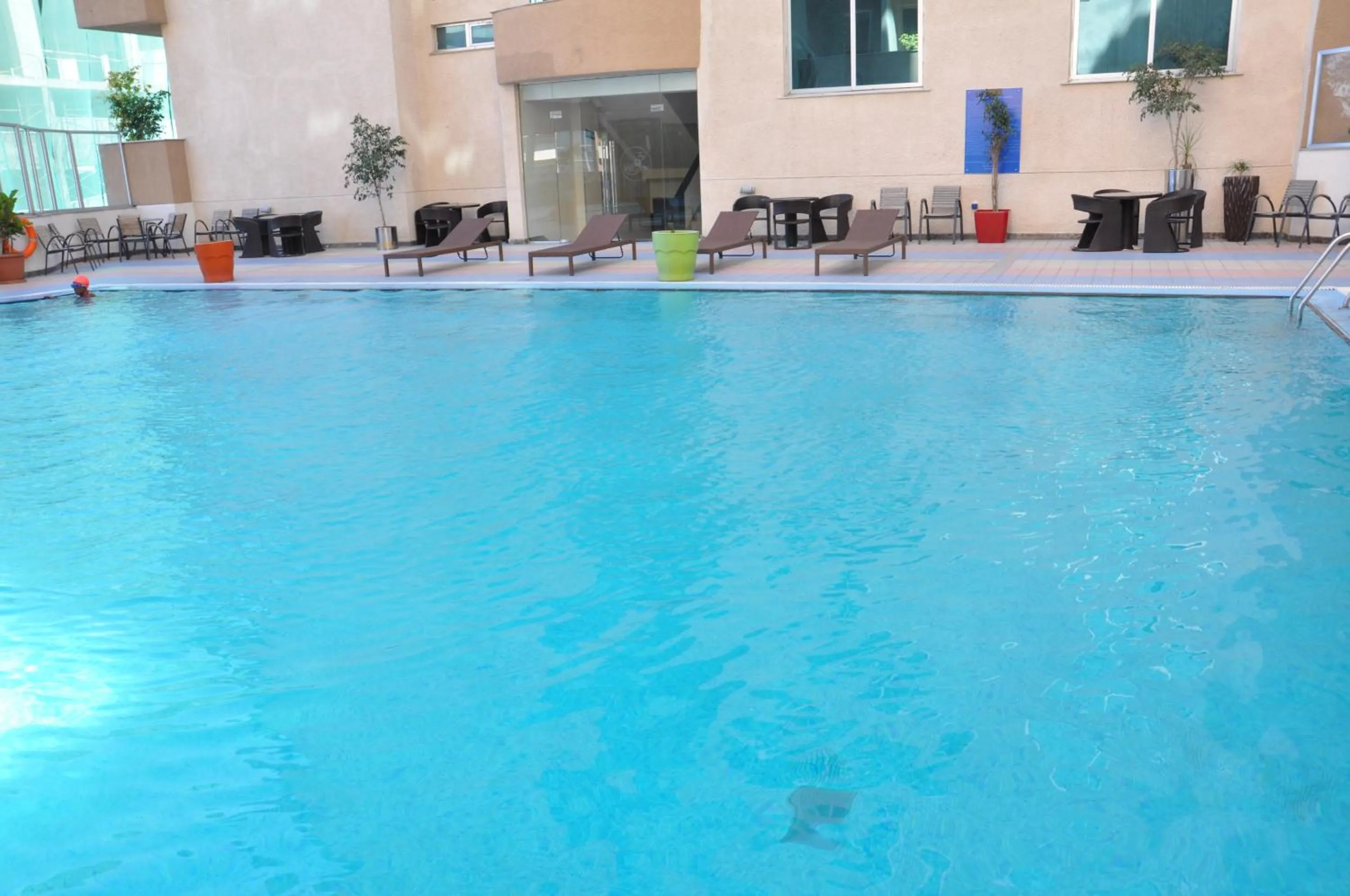 Swimming pool in Elilly International Hotel