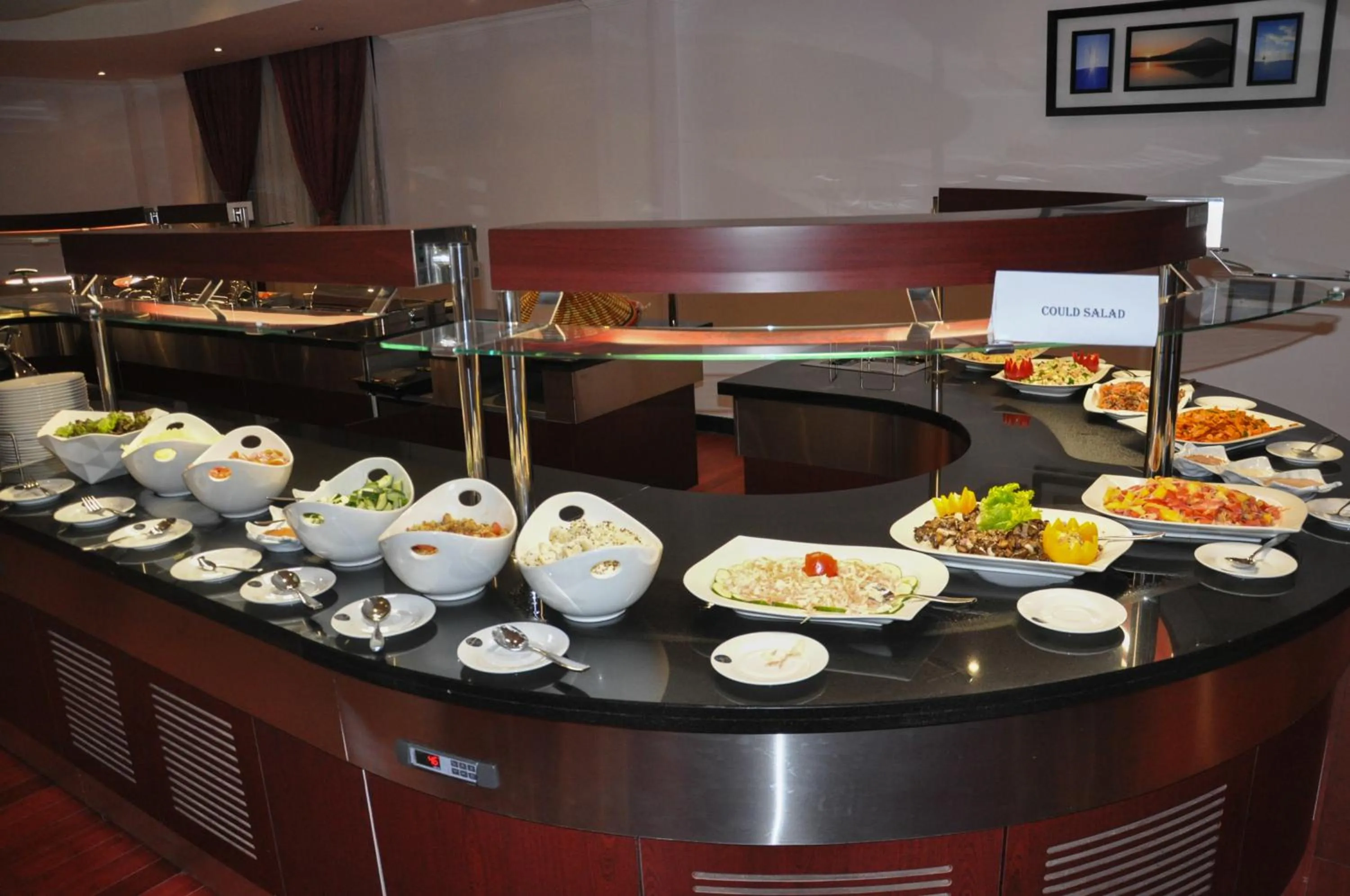 Dining area in Elilly International Hotel