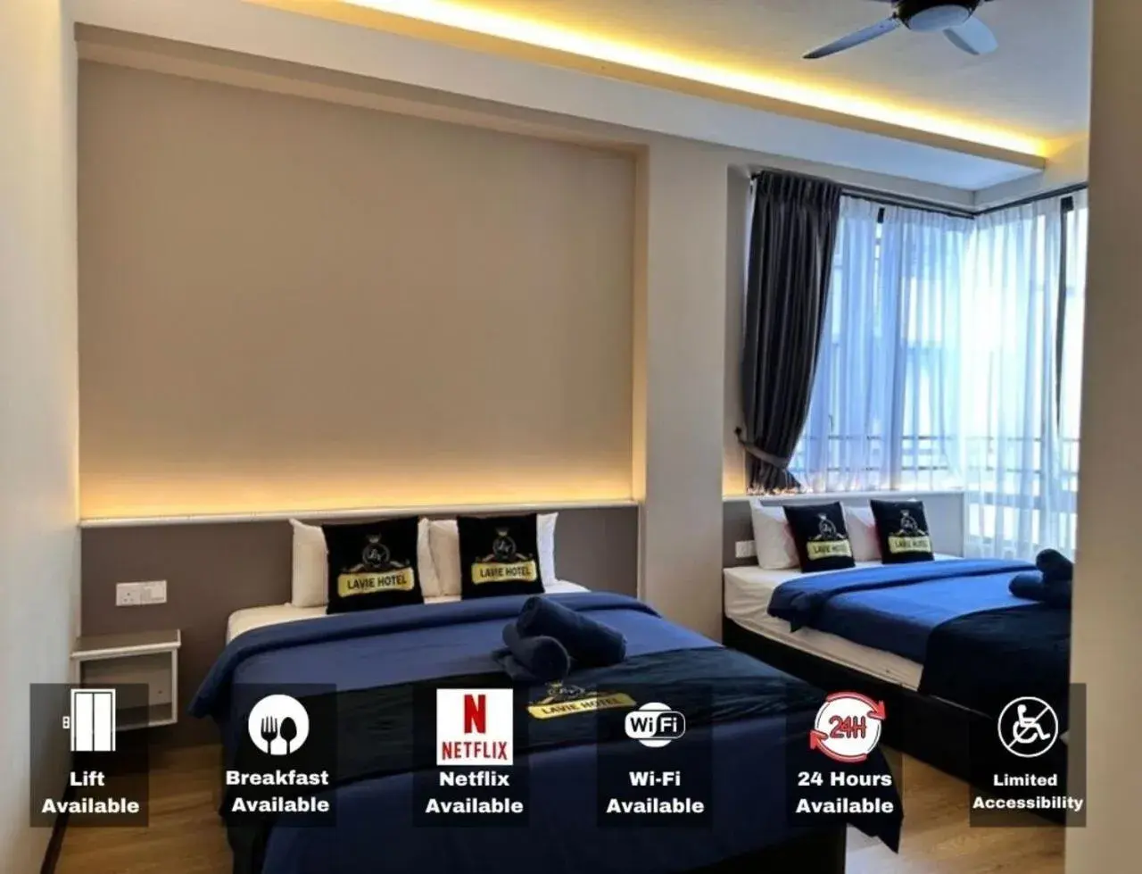 Quadruple Room in Hotel Lavie at Centrum Quadruple Room in Hotel Lavie at Centrum