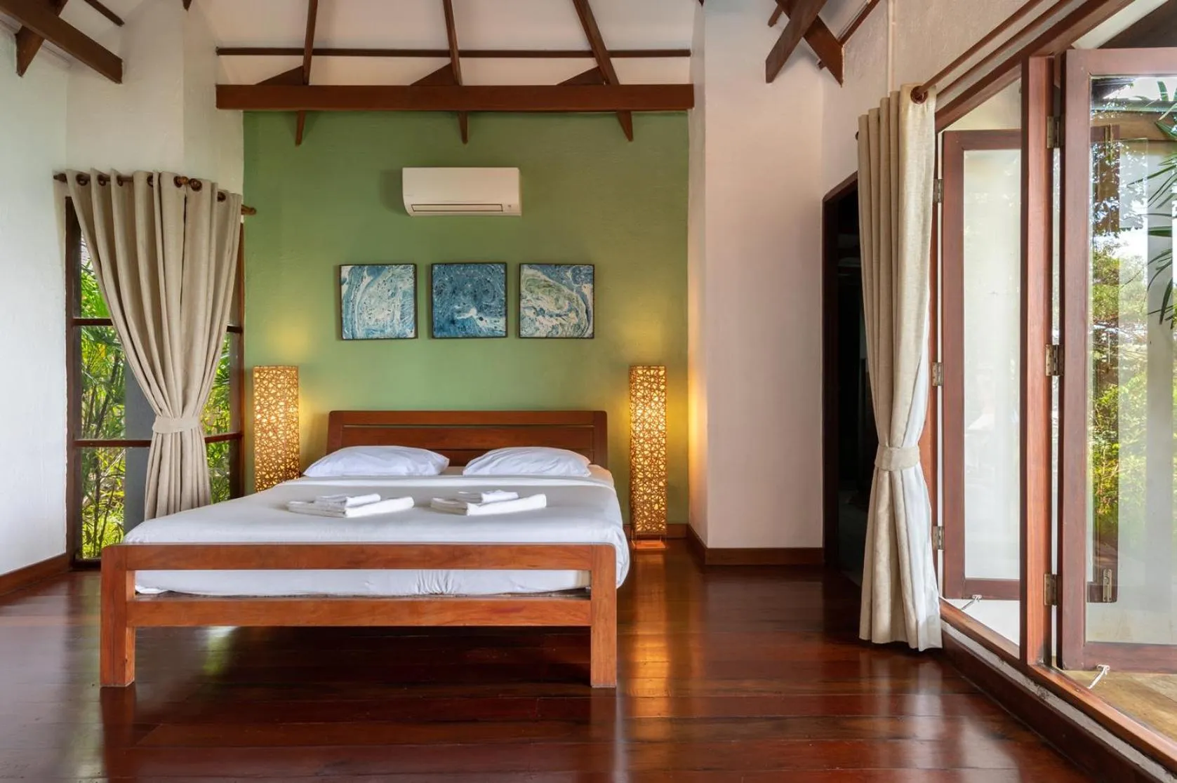 Bed in Captain Hook Resort @Koh Kood