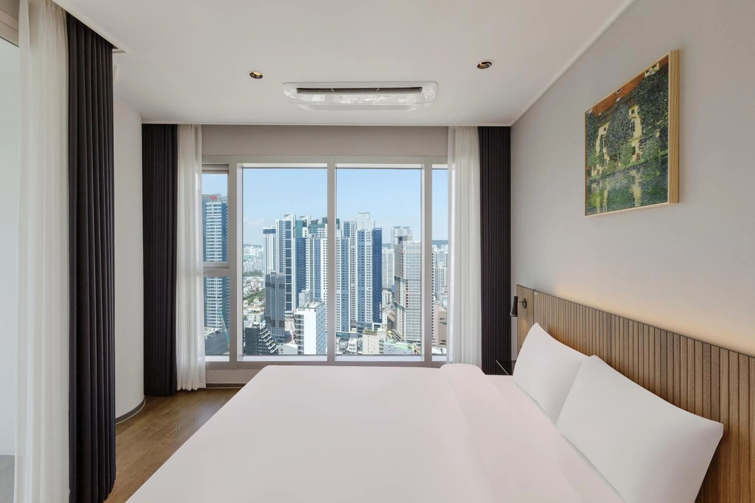 Bed in NewCZ Haeundae Residence