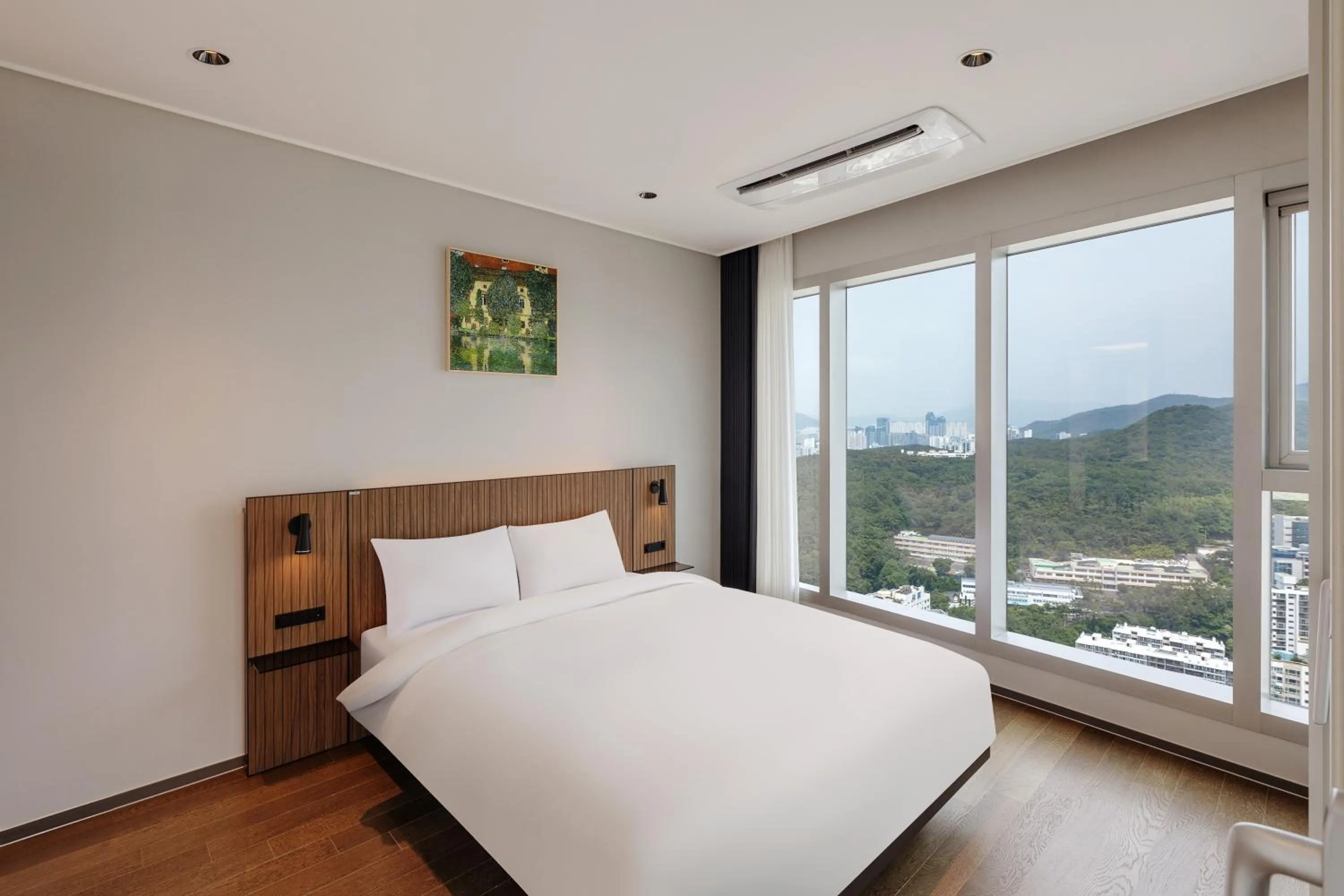 Bed in NewCZ Haeundae Residence