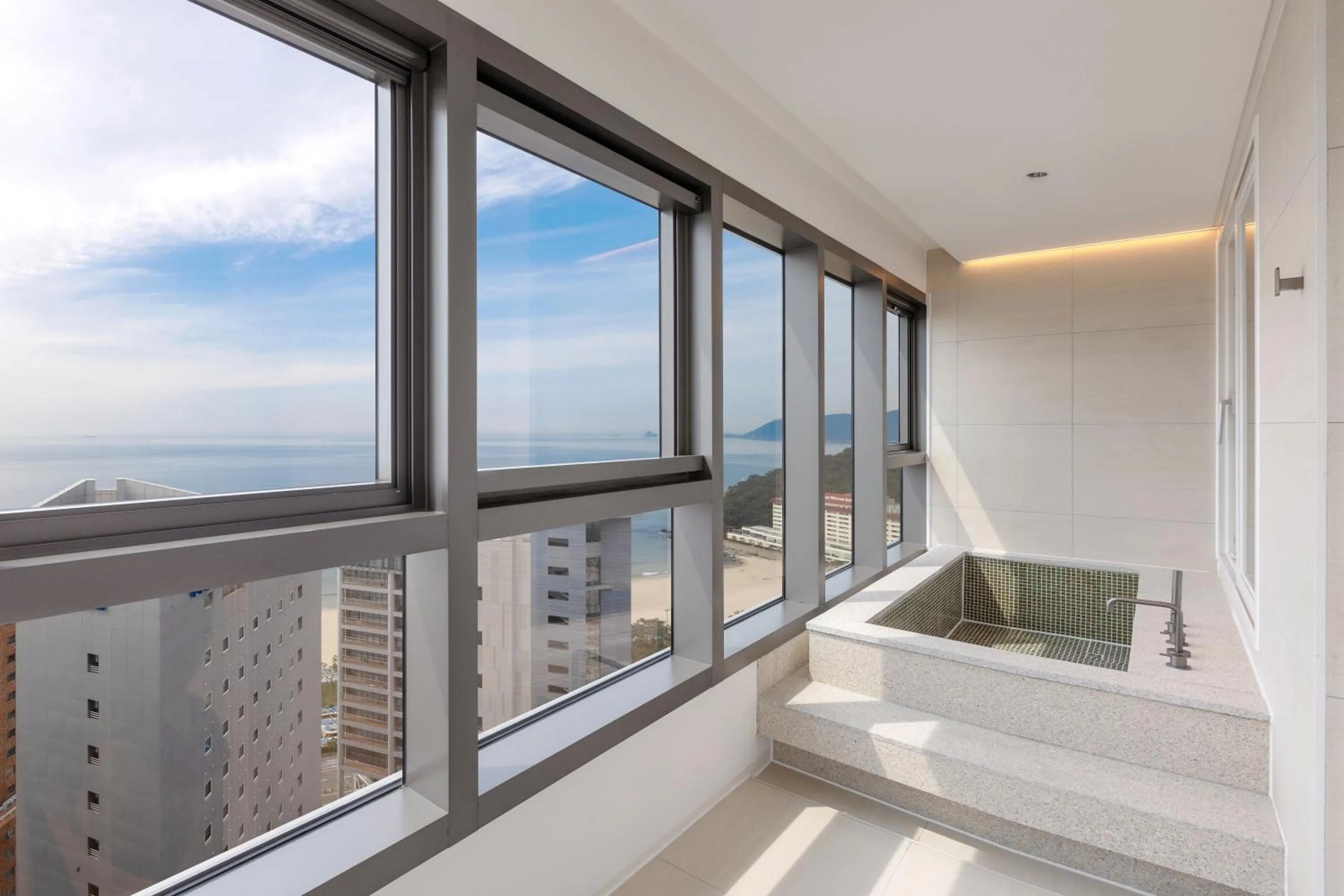 Hot Tub in NewCZ Haeundae Residence