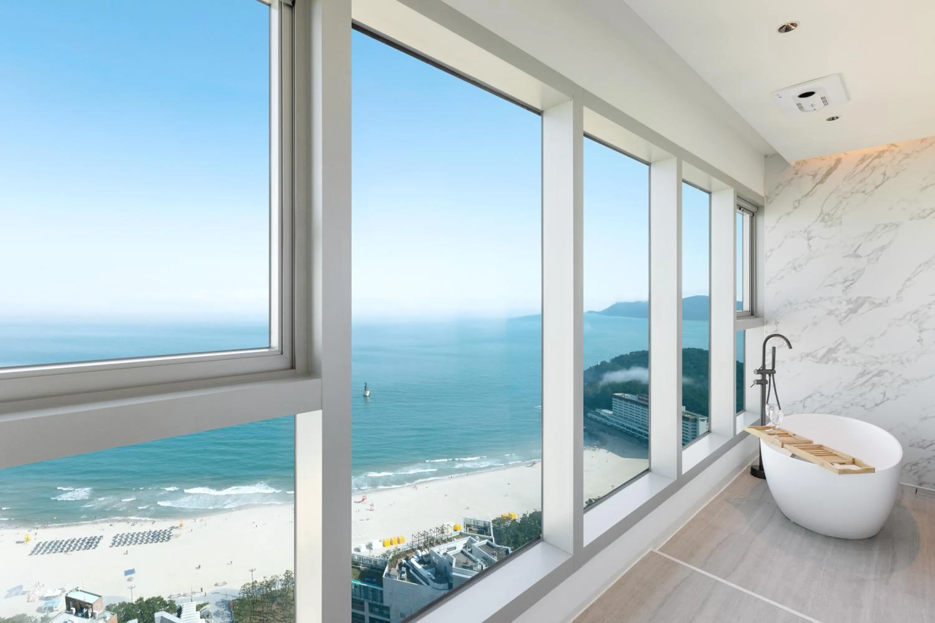 Hot Tub in NewCZ Haeundae Residence