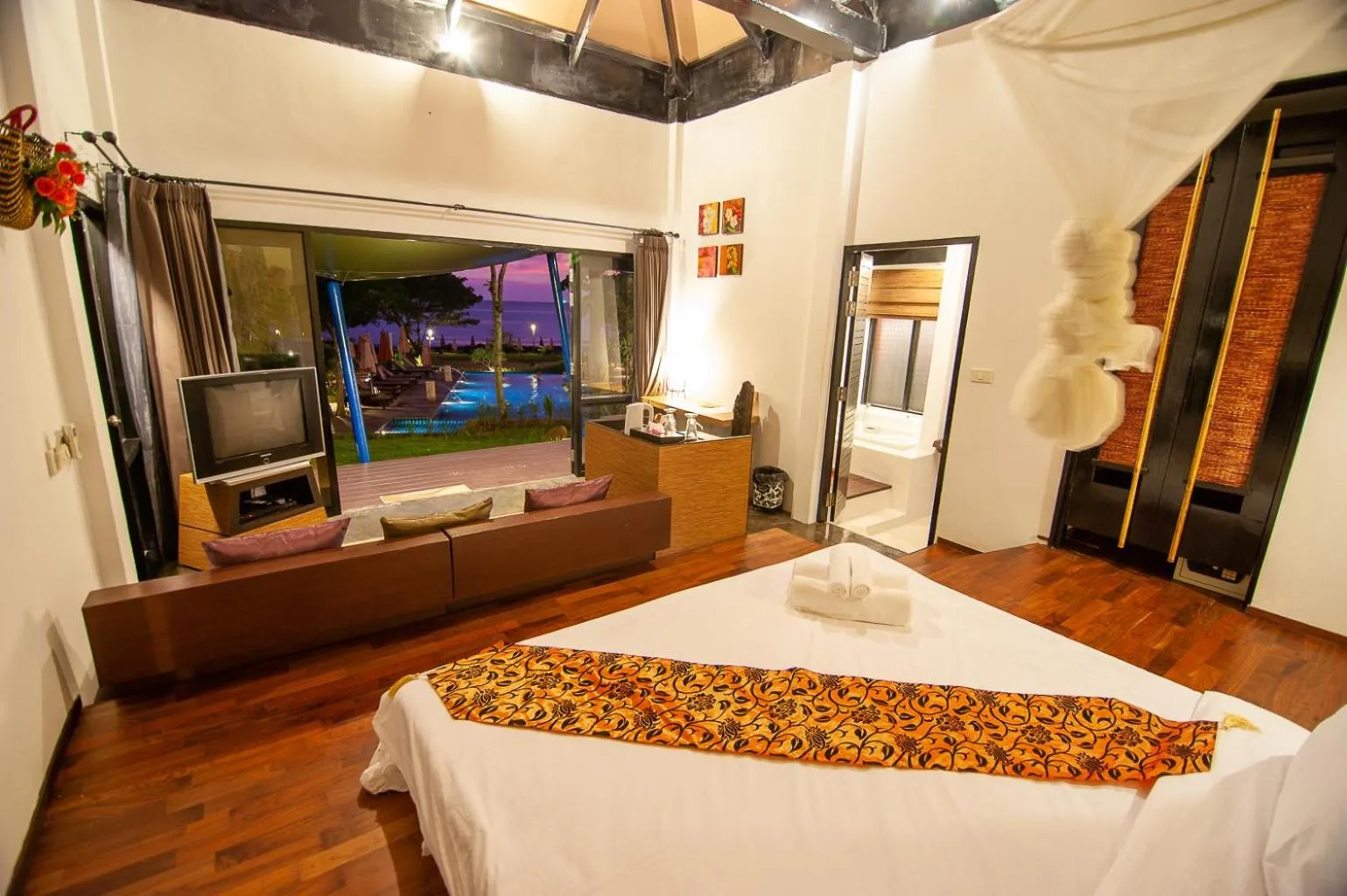 Photo of the whole room, Bed in LaLaanta Hideaway Resort