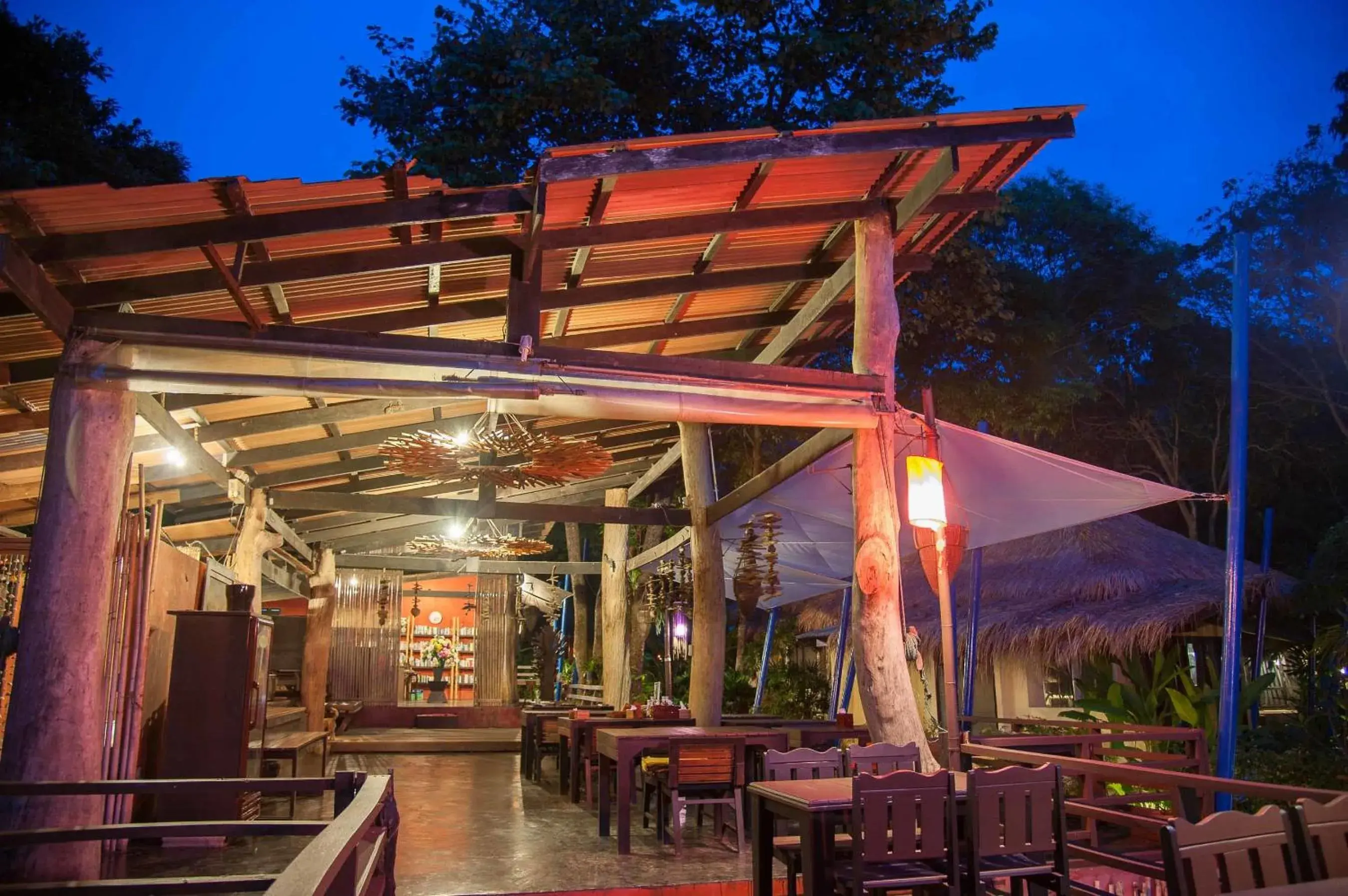 Restaurant/Places to Eat in LaLaanta Hideaway Resort