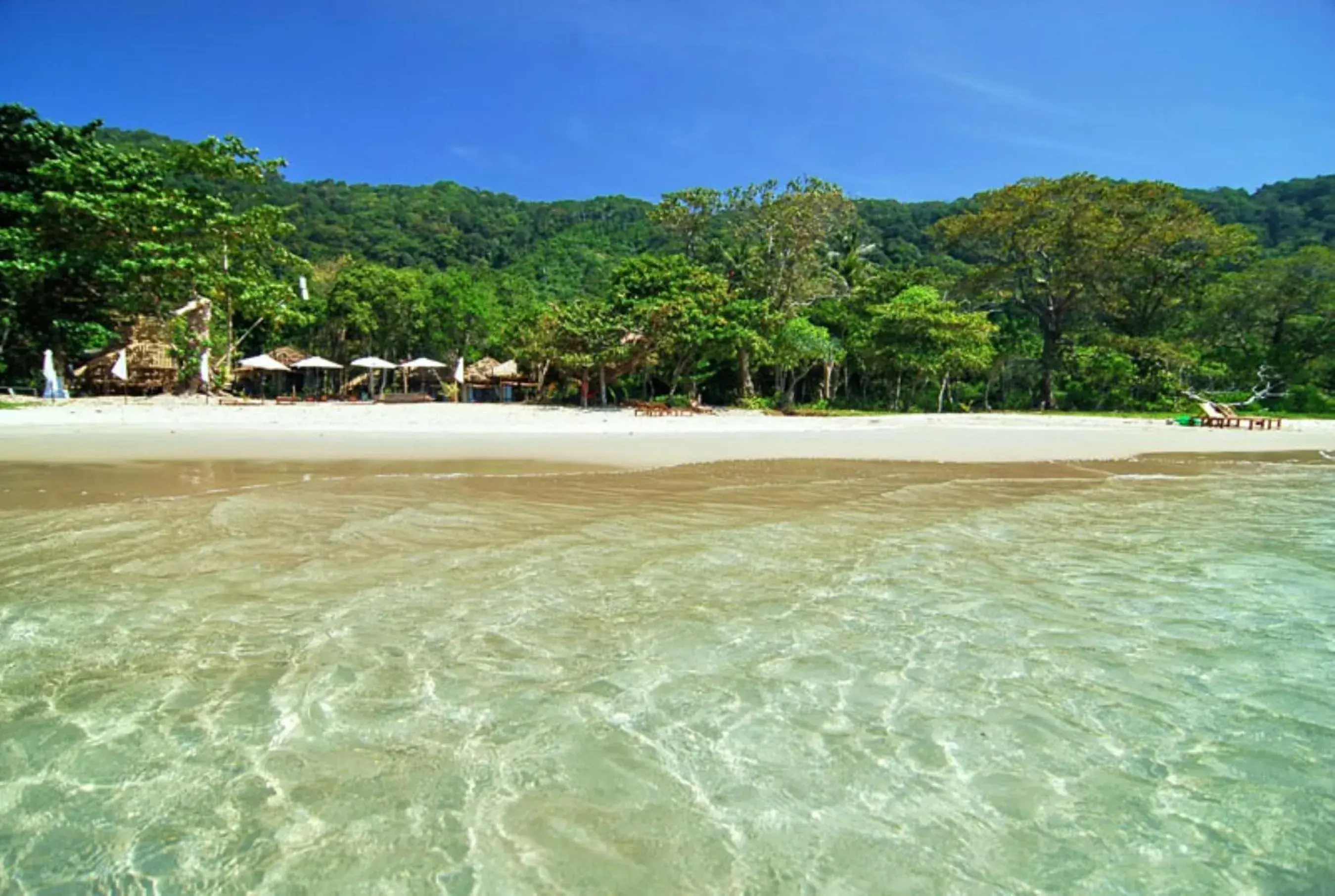 Area and facilities, Beach in LaLaanta Hideaway Resort