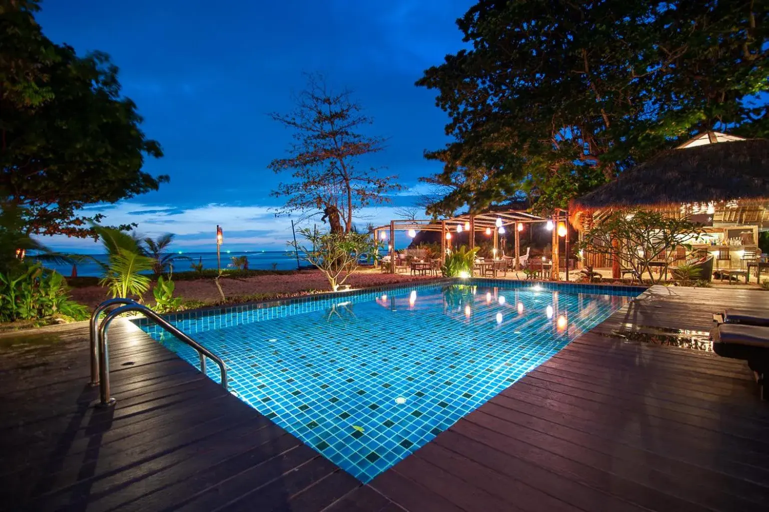 Lounge or bar, Swimming Pool in LaLaanta Hideaway Resort