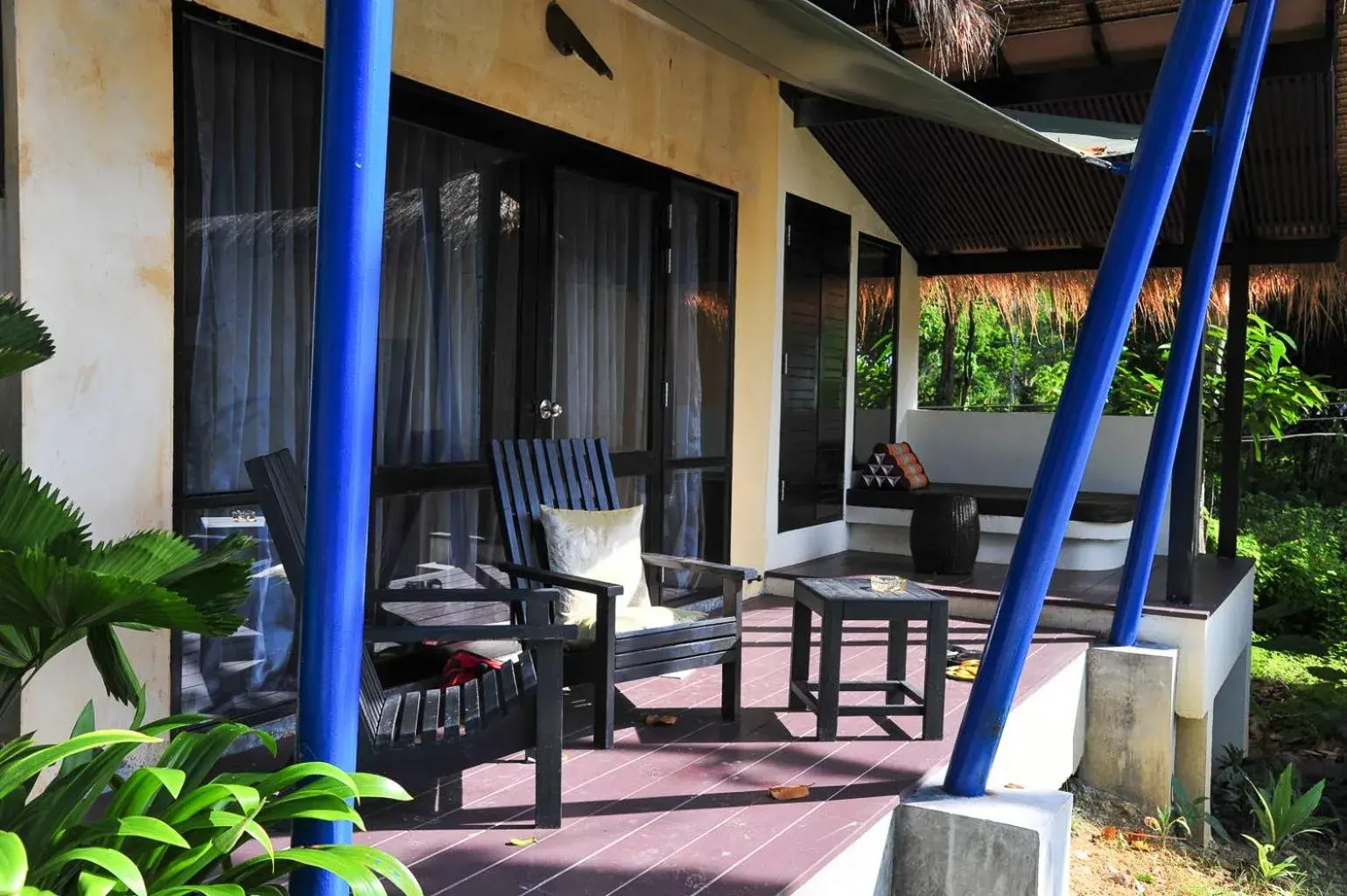 Deluxe Bungalow with Sea View in LaLaanta Hideaway Resort