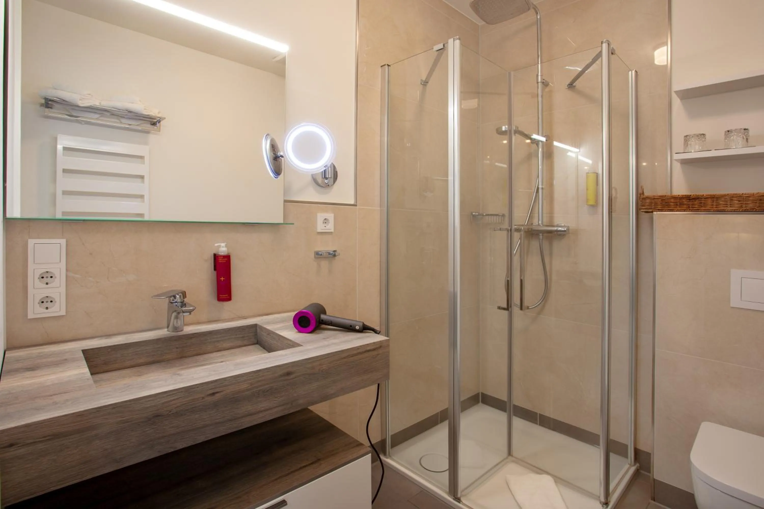 Shower in Hotel Achterum Greetsiel