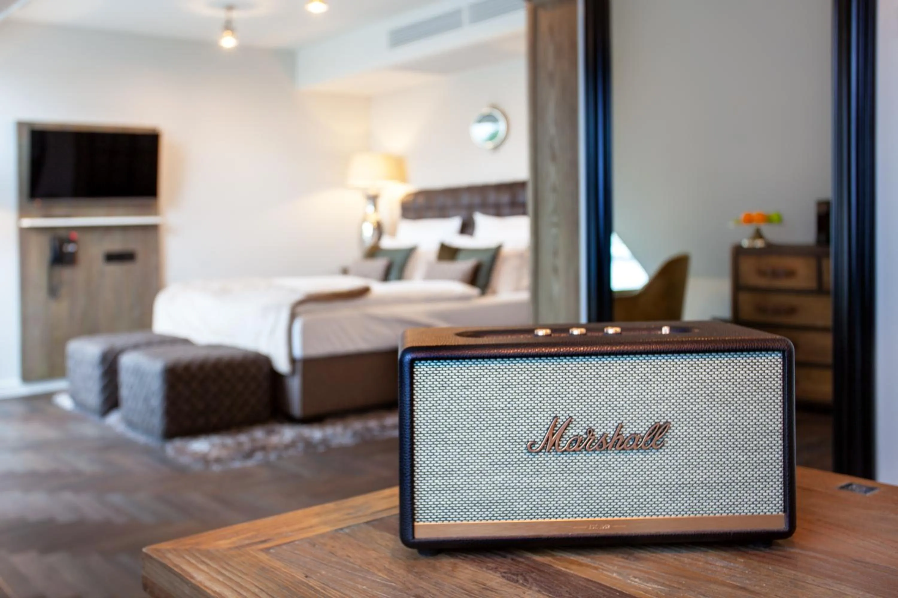 Photo of the whole room, Bed in Hotel Achterum Greetsiel
