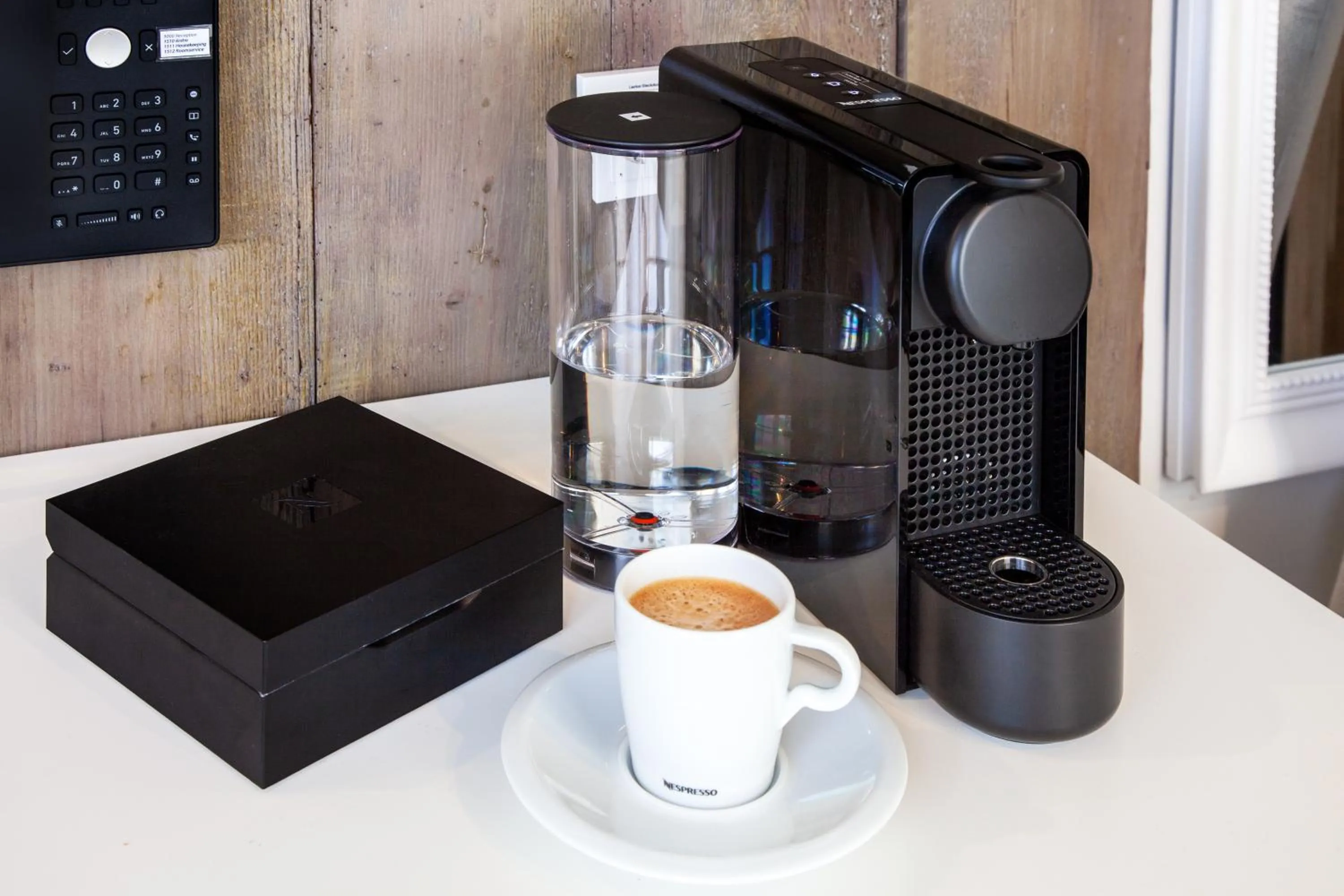 Coffee/tea facilities in Hotel Achterum Greetsiel