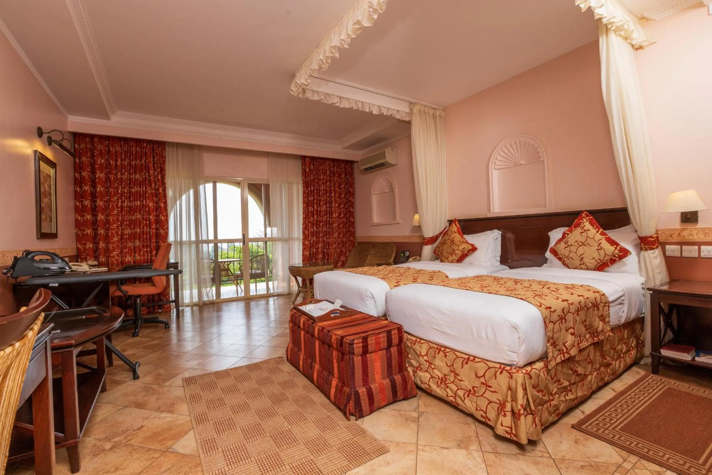 Bedroom, Bed in Lake Victoria Serena Golf Resort & Spa