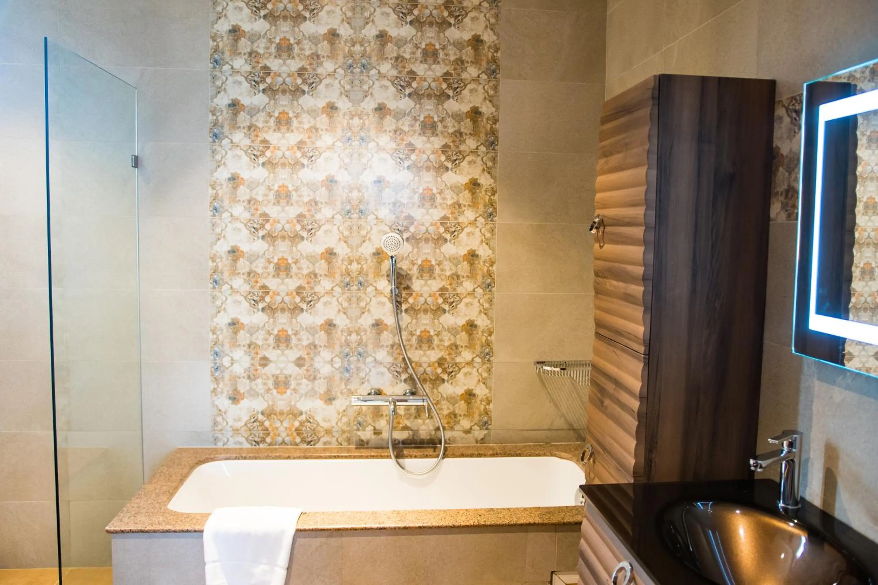 Shower in Lake Victoria Serena Golf Resort & Spa