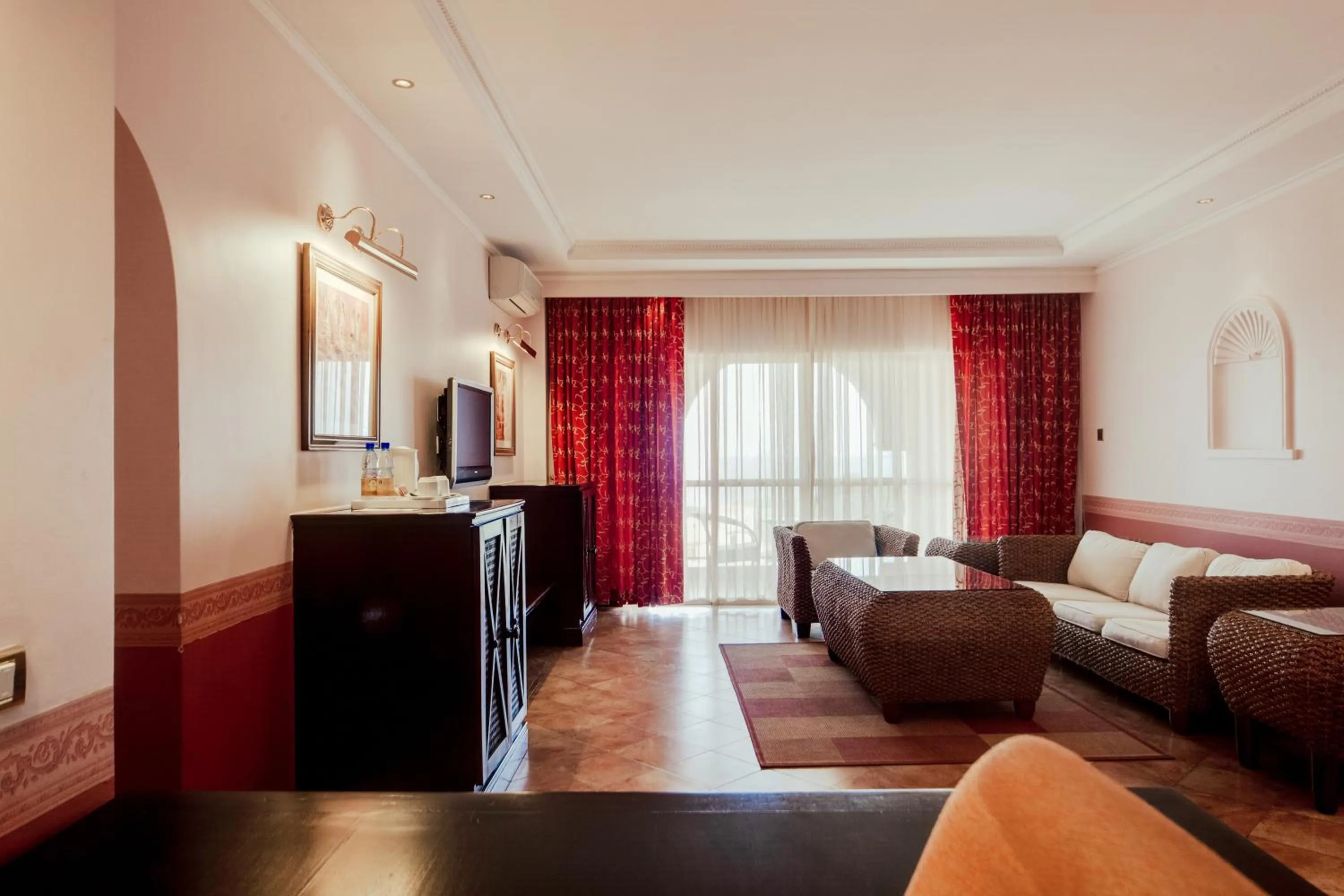 Living room in Lake Victoria Serena Golf Resort & Spa