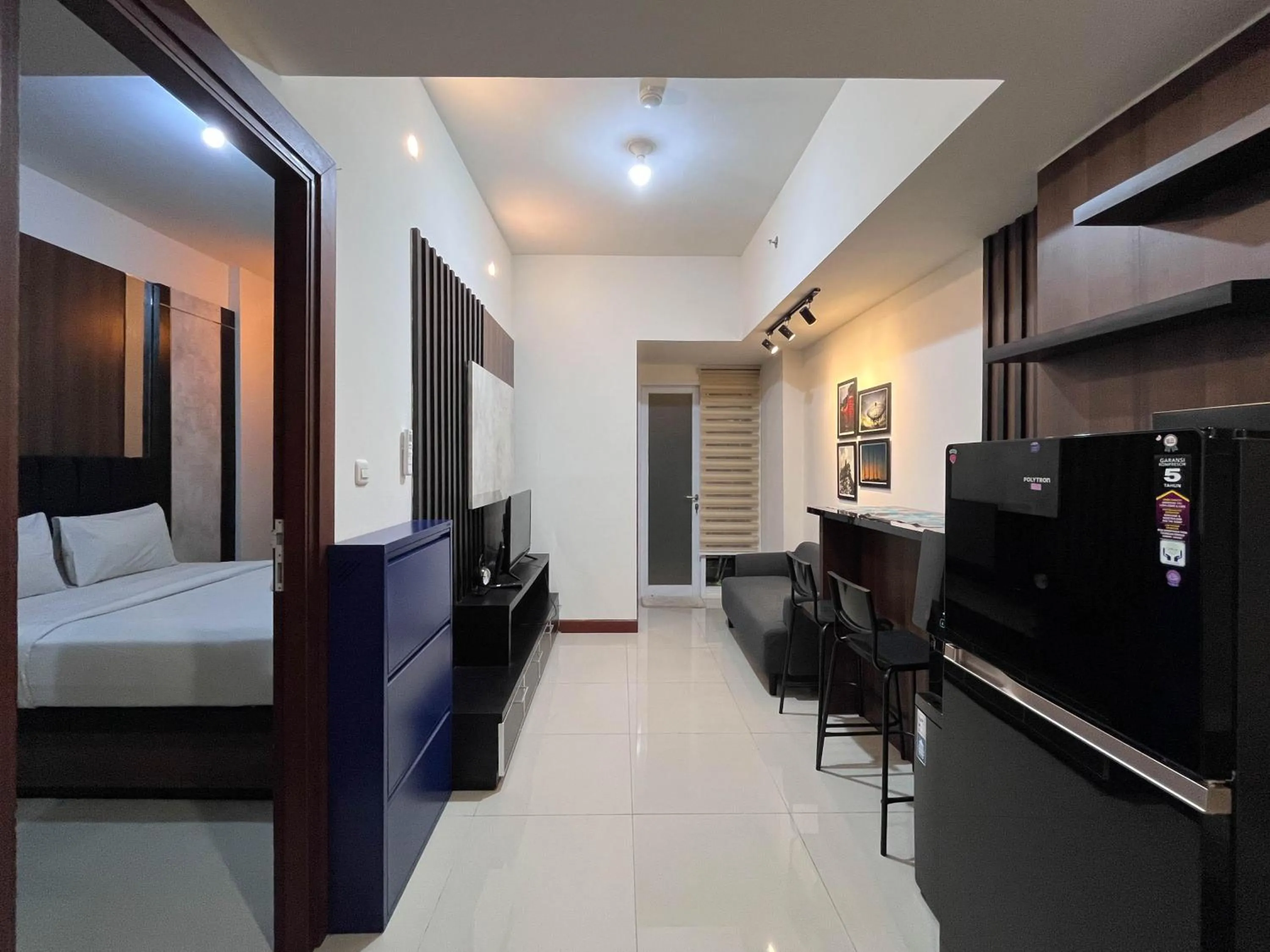Kitchen or kitchenette, Bed in Warm and Cozy 2BR Vida View Makassar Apartment By Travelio